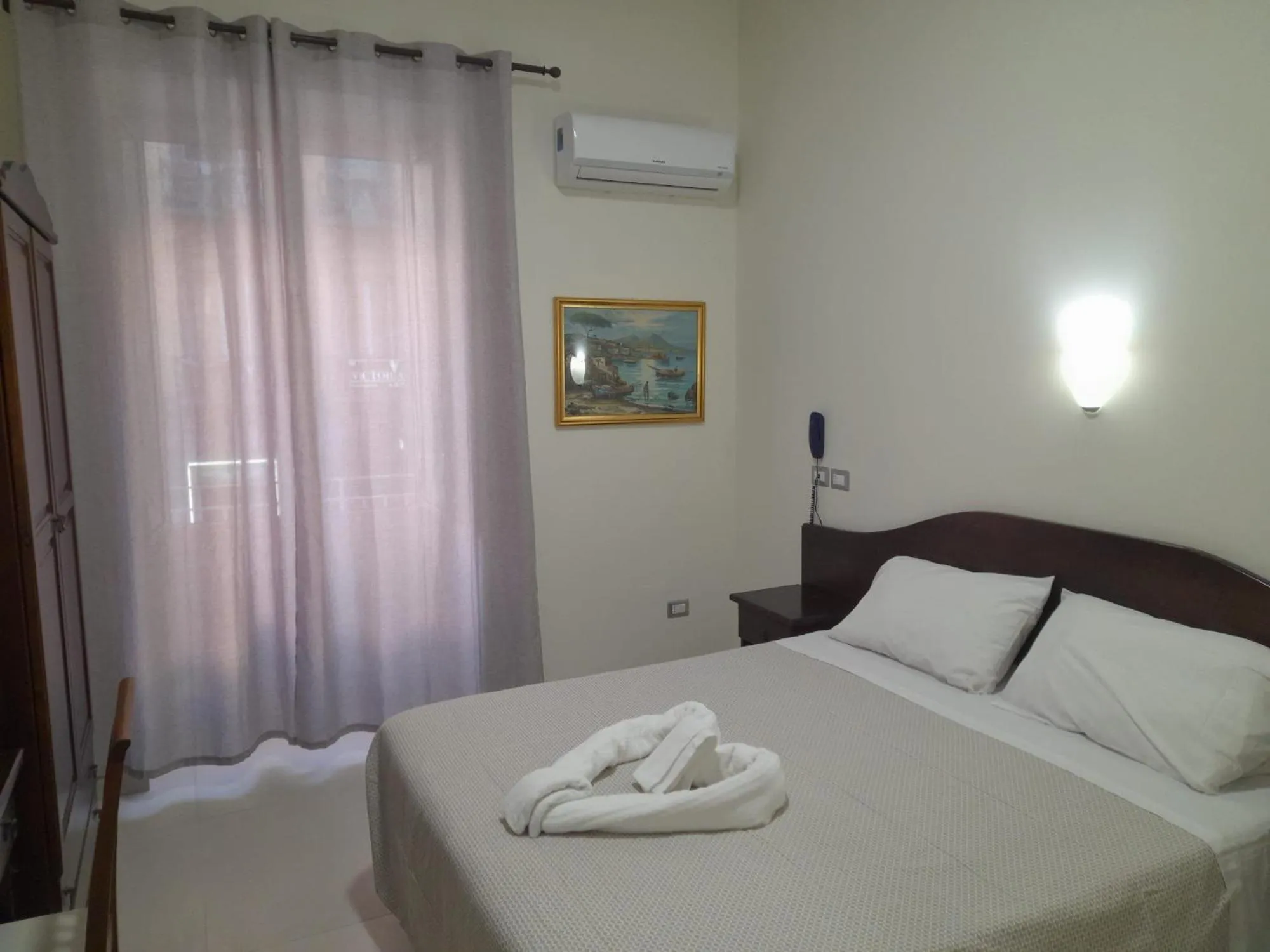 Photo of the whole room, Bed in Hotel Vittorio Veneto Napoli