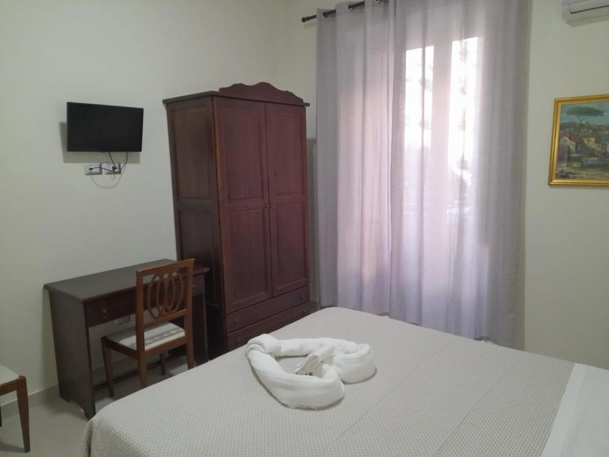 TV and multimedia, Bed in Hotel Vittorio Veneto Napoli