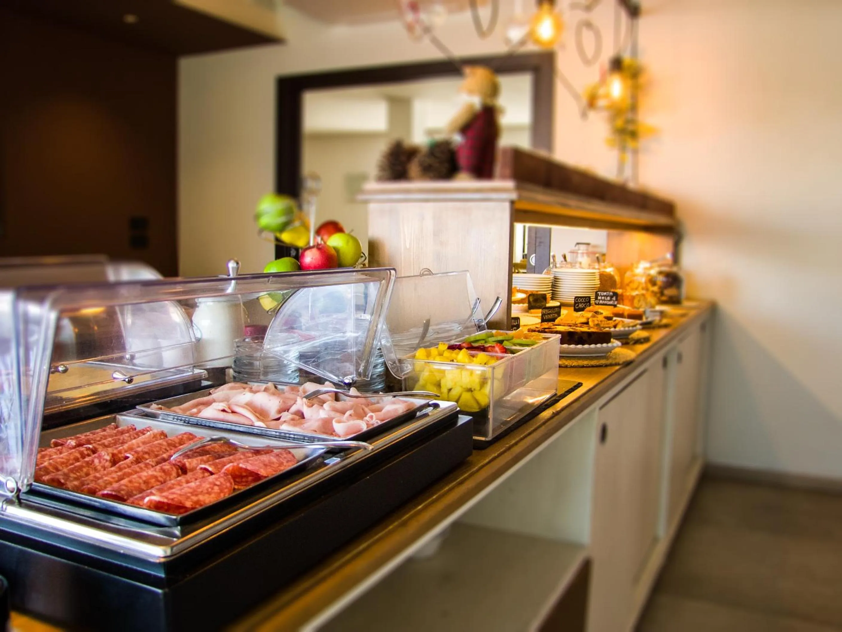 Buffet breakfast in Hotel Ambra