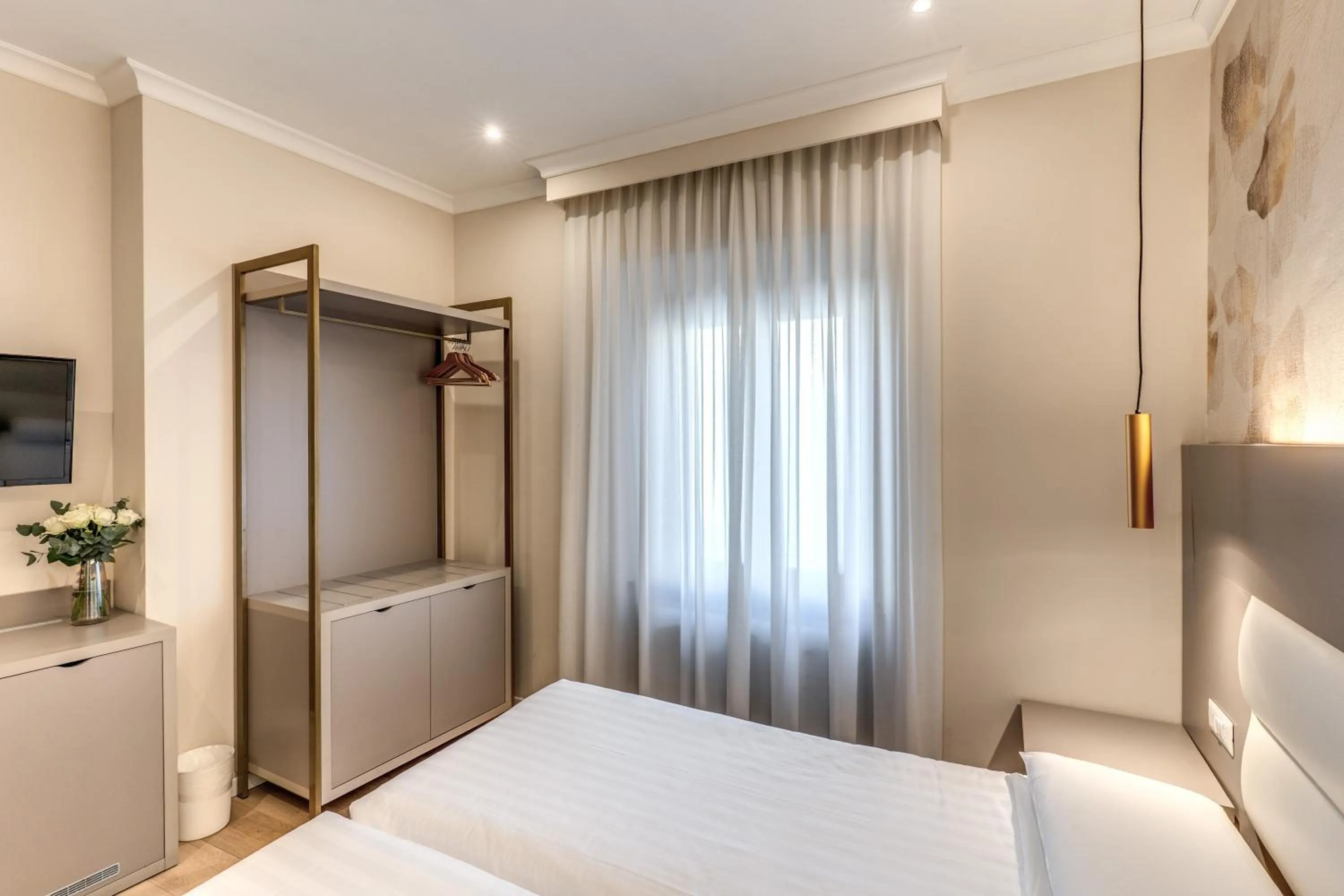 Bedroom, Bed in Flower Garden Hotel