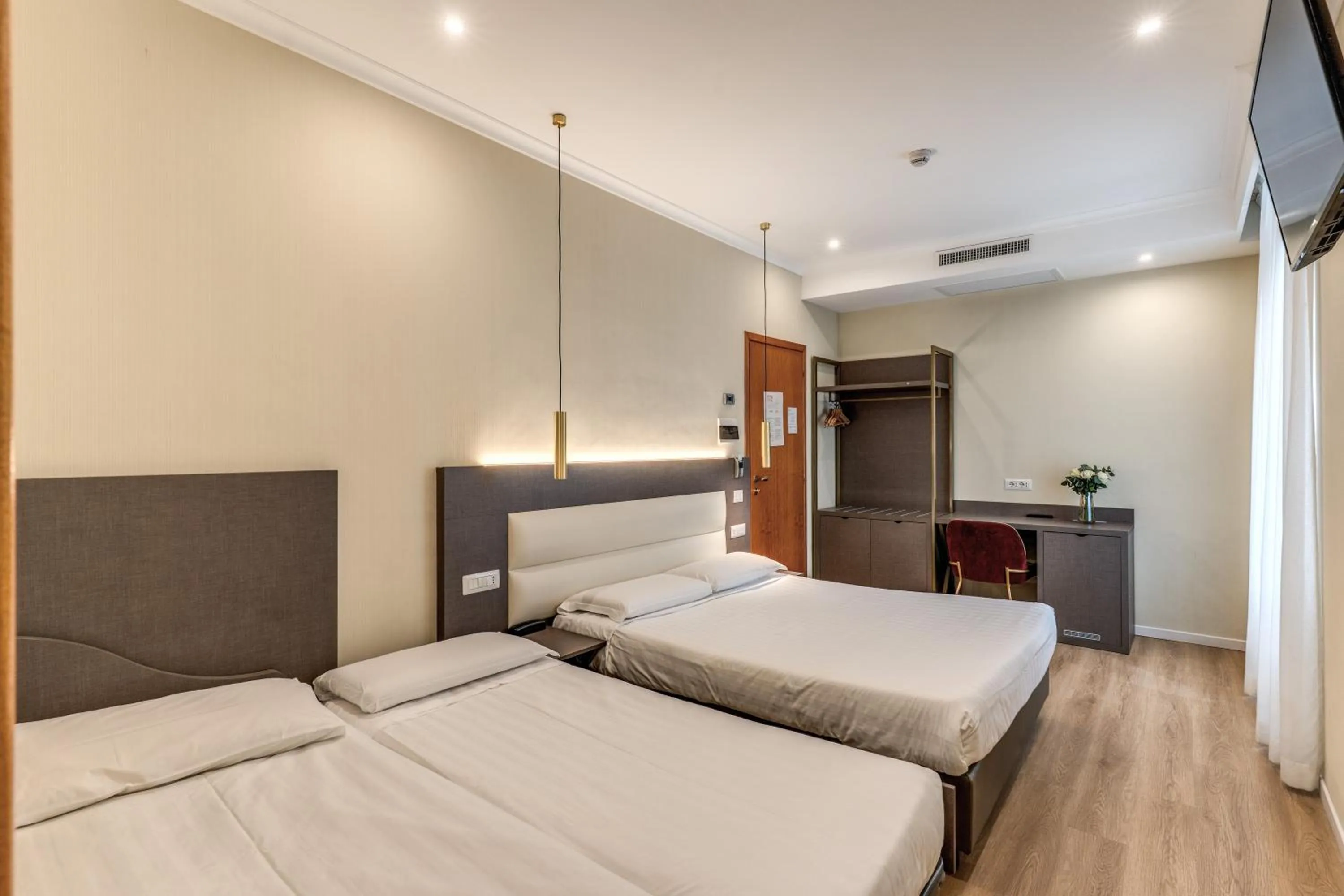 Bedroom, Bed in Flower Garden Hotel