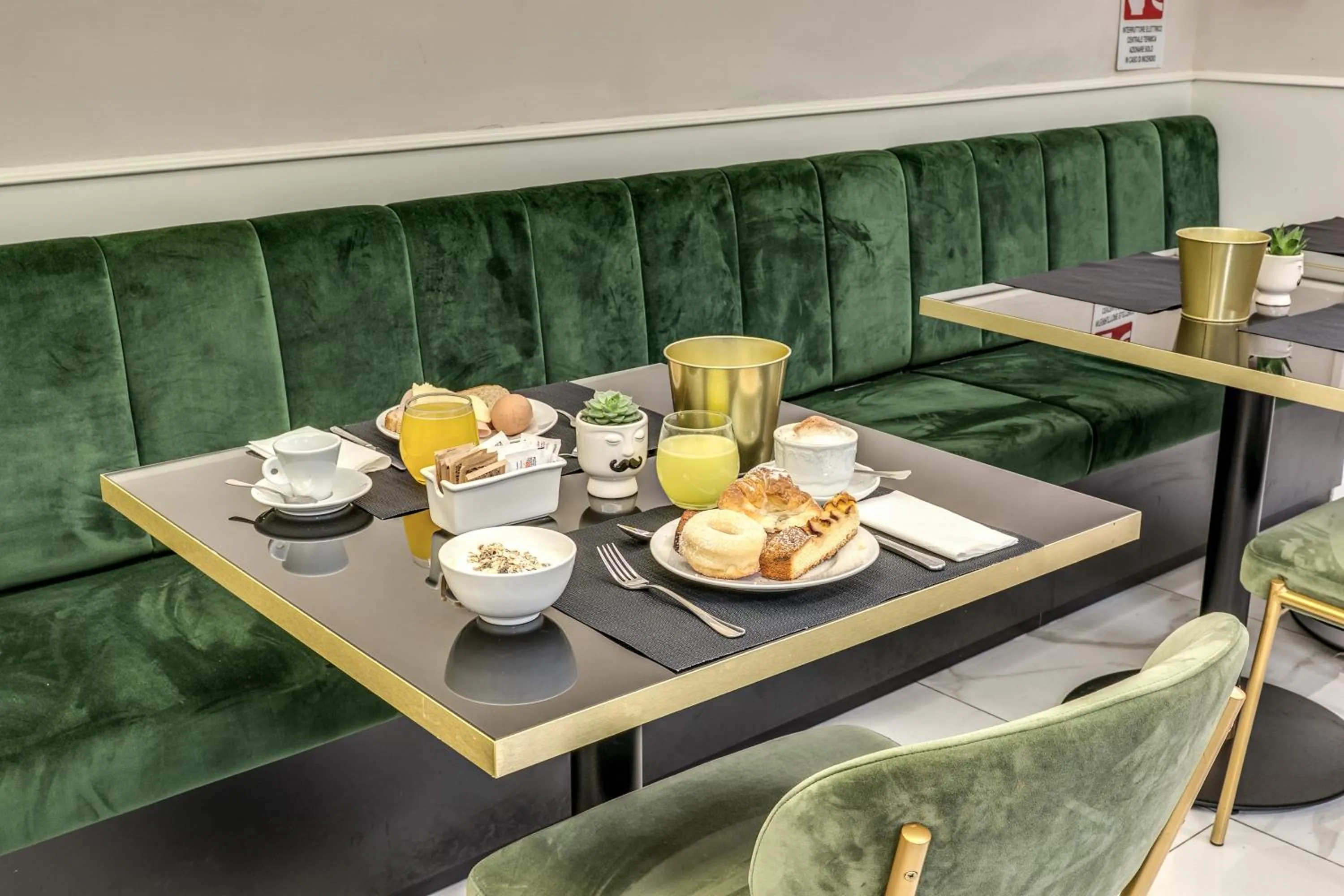 Breakfast in Flower Garden Hotel