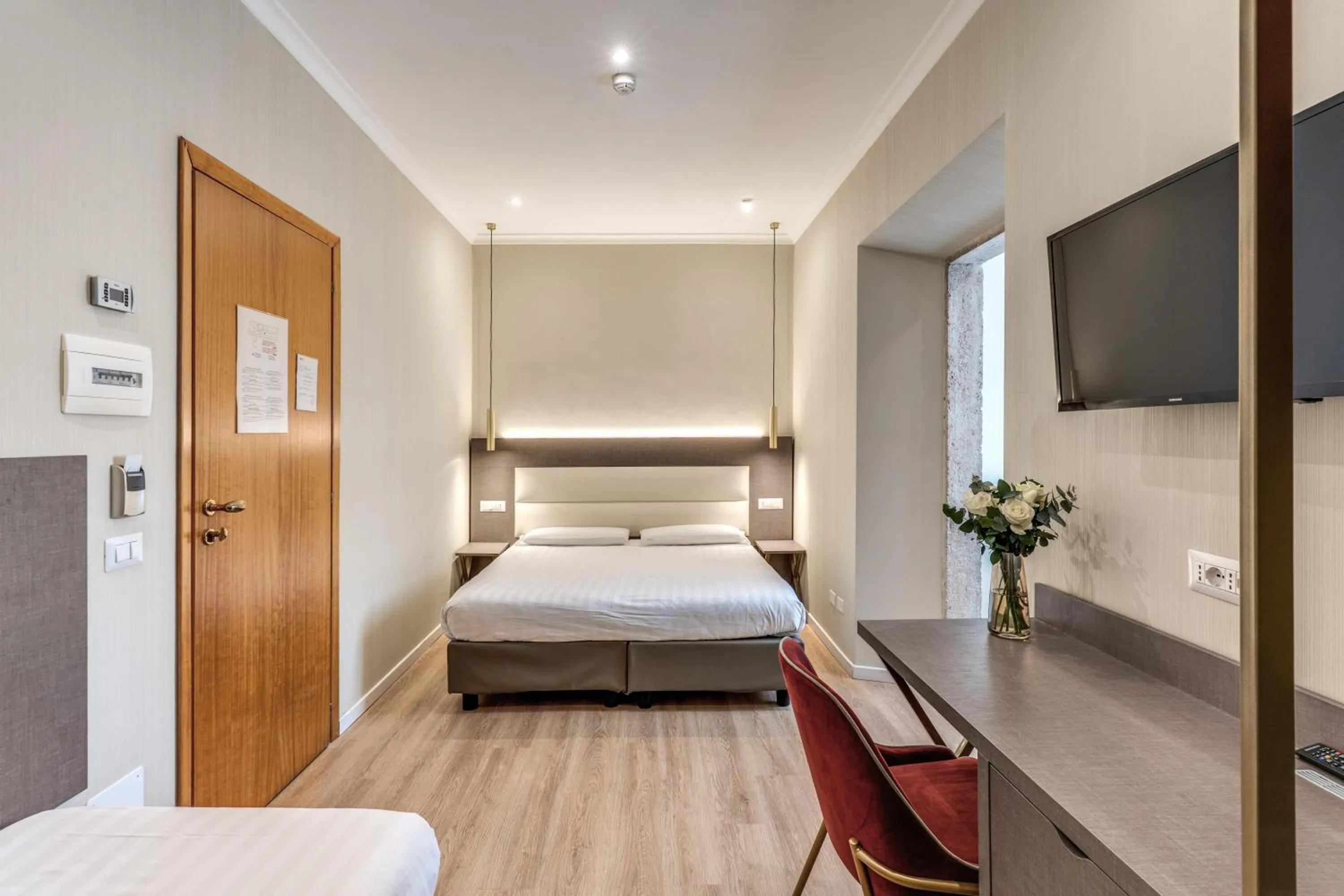 Bedroom, Bed in Flower Garden Hotel