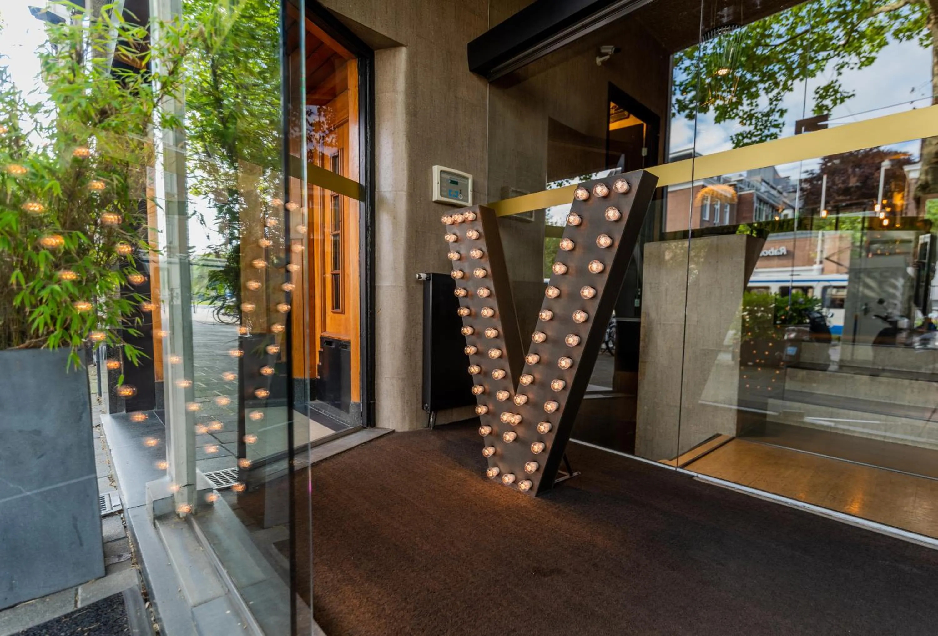 Facade/entrance in V Lofts