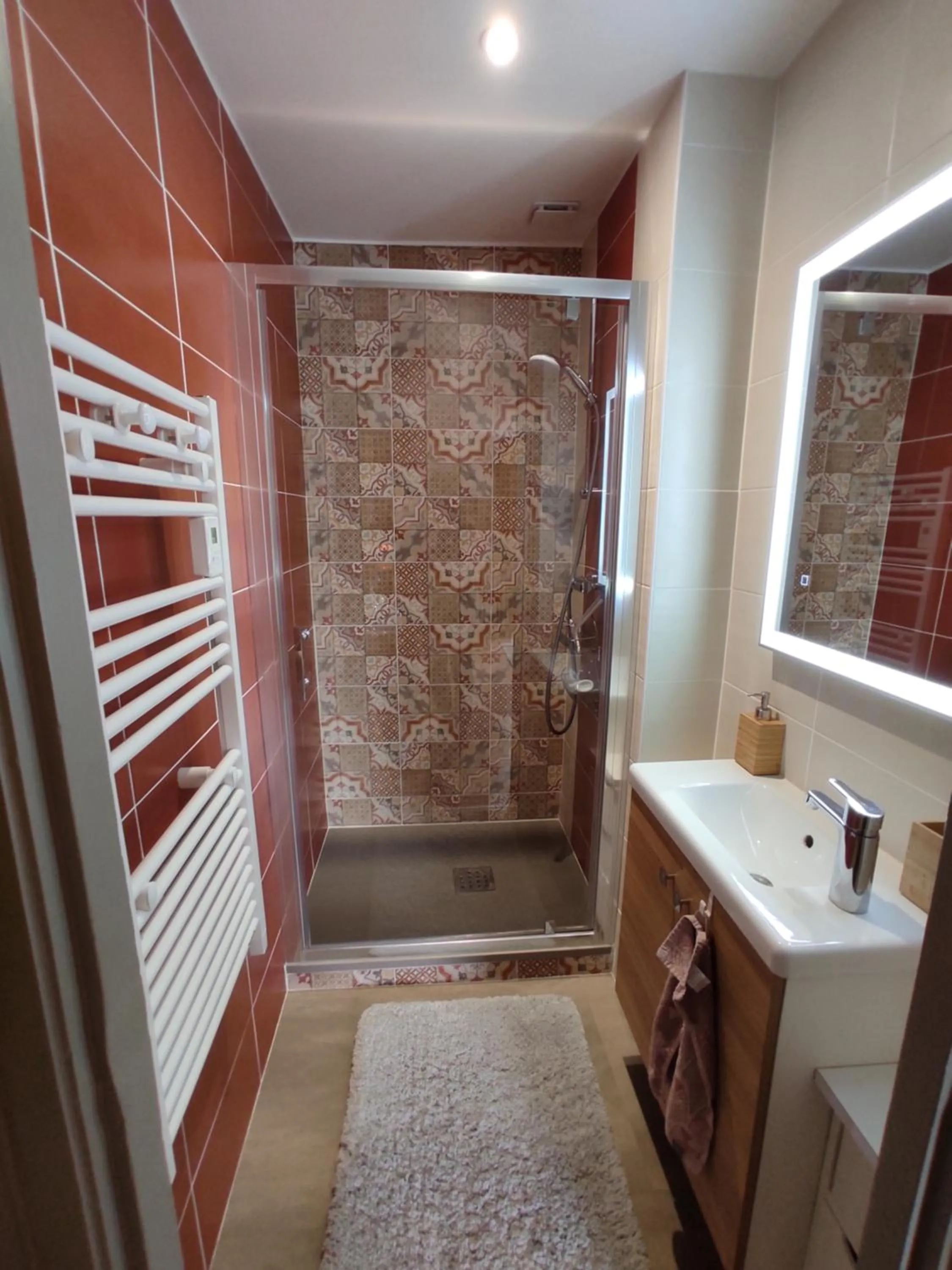 Bathroom in Aux Trois Palmiers