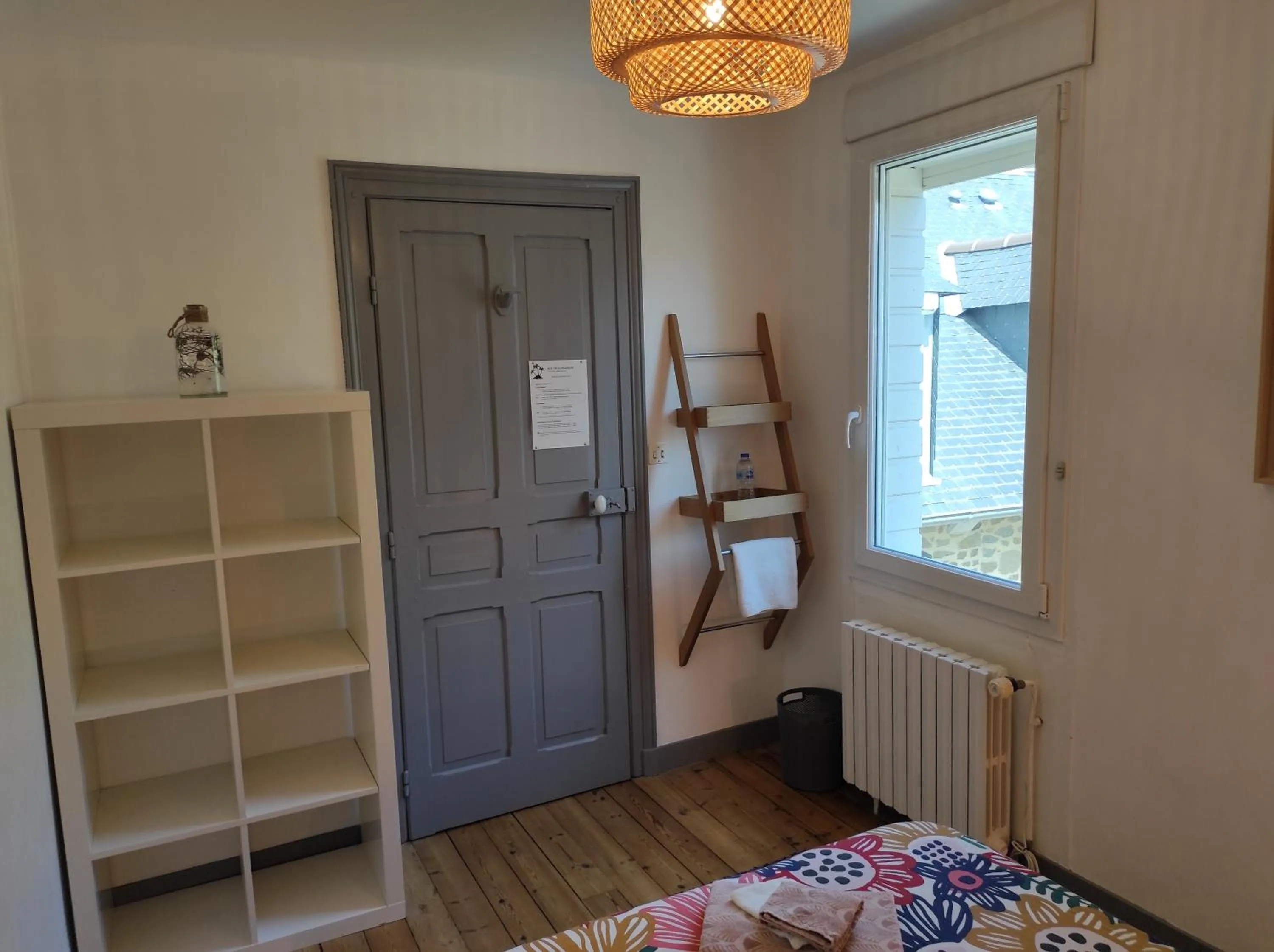 Bedroom, Bed in Aux Trois Palmiers