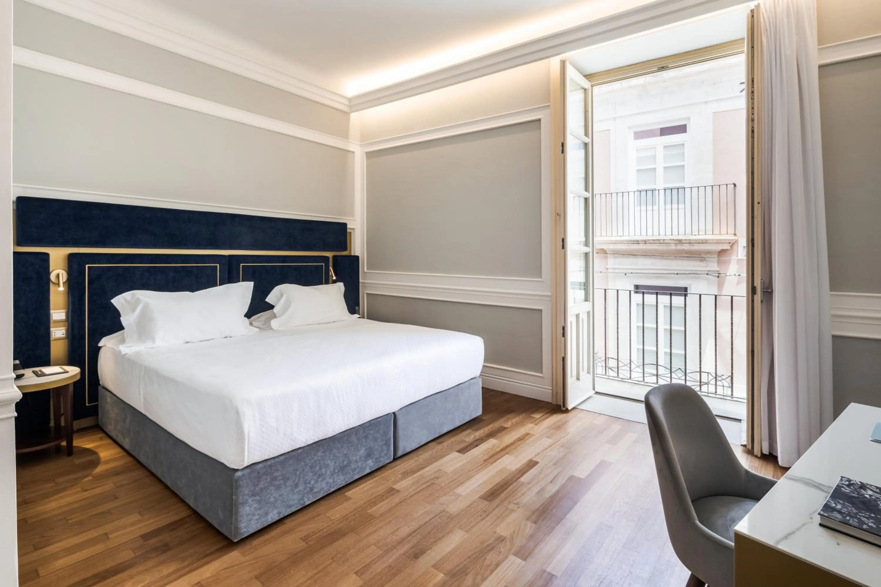 Bedroom, Bed in Palazzo Artemide - VRetreats