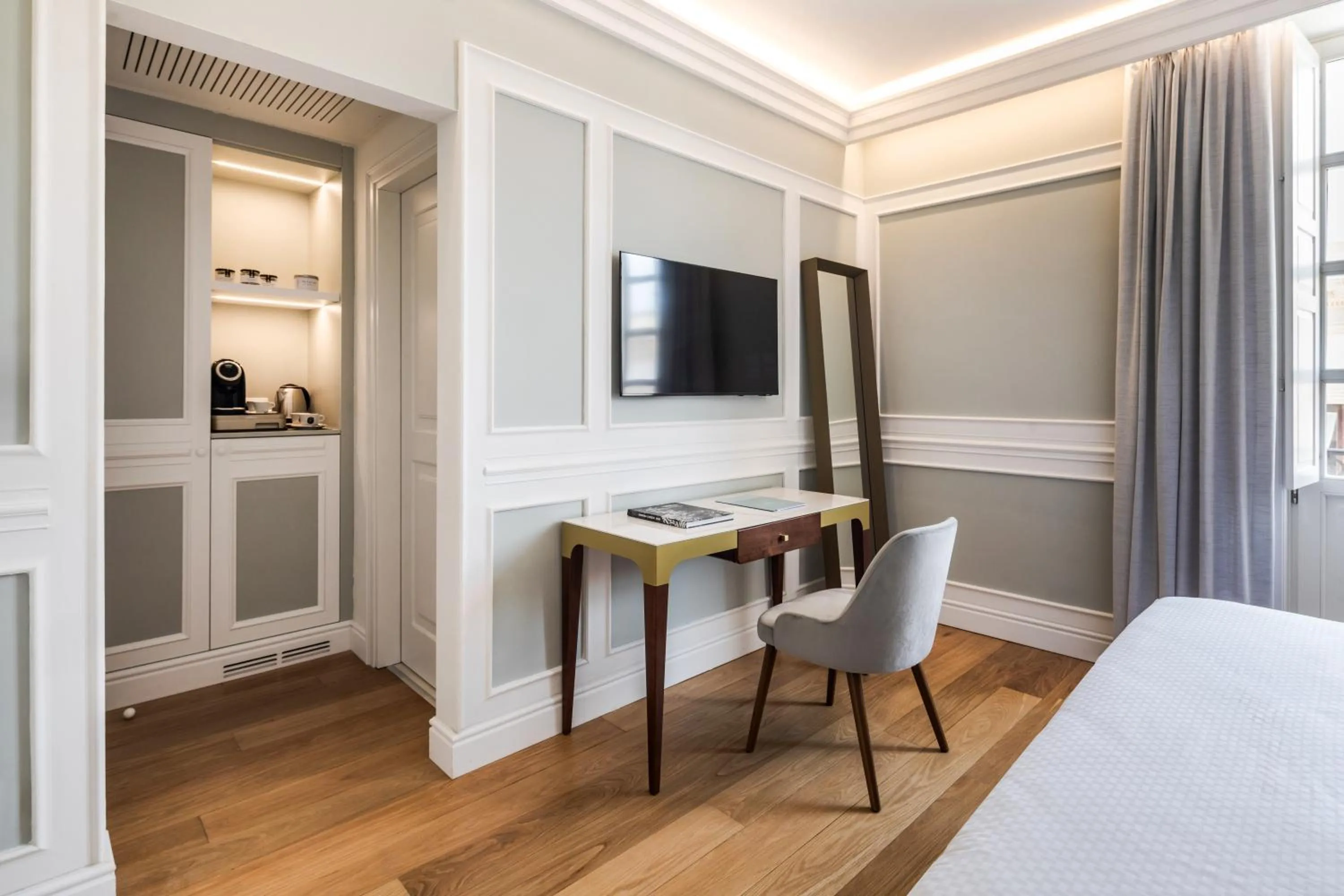 Bedroom, Bed in Palazzo Artemide - VRetreats