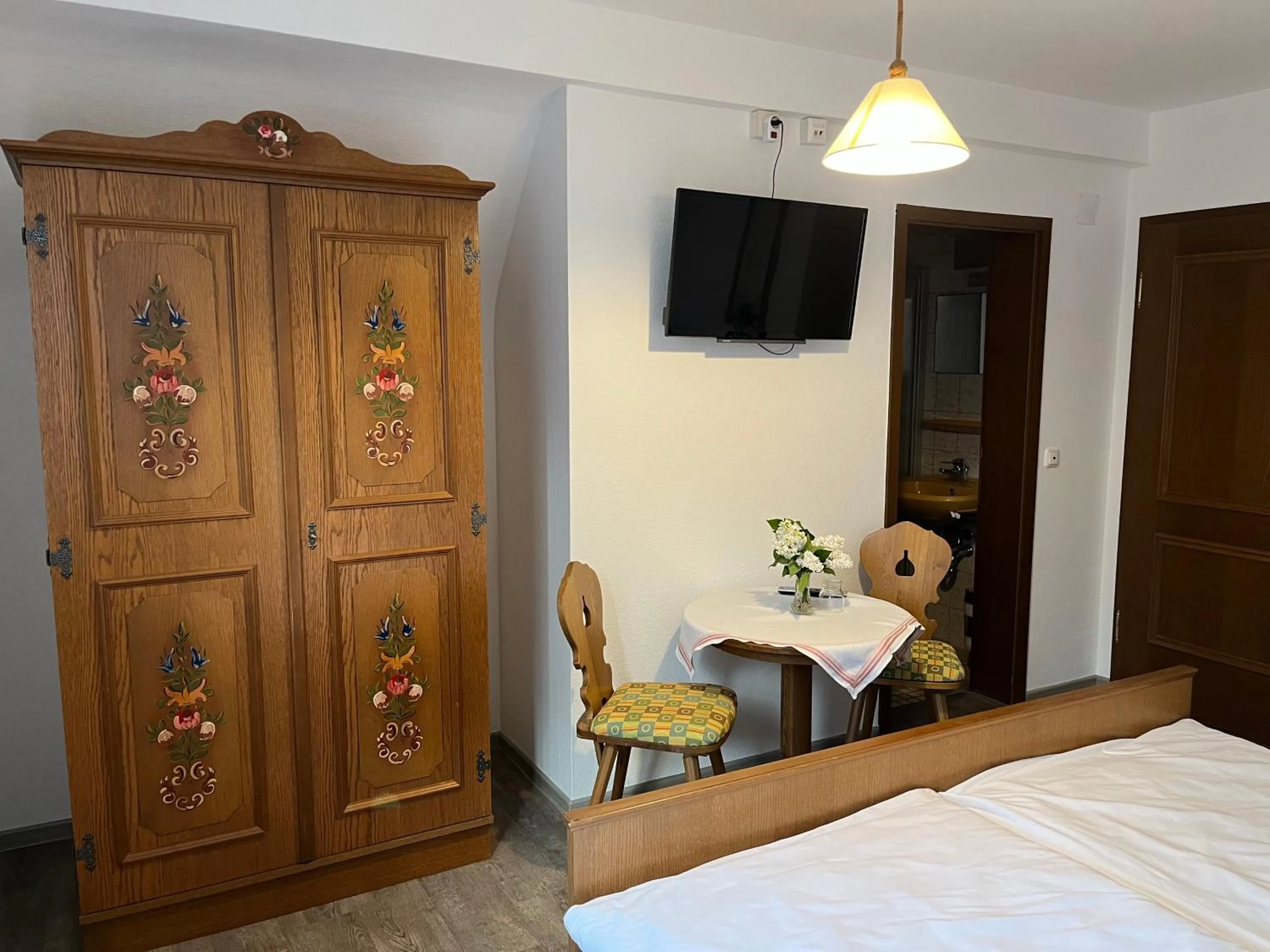 TV and multimedia, Bed in Pension Main-Art