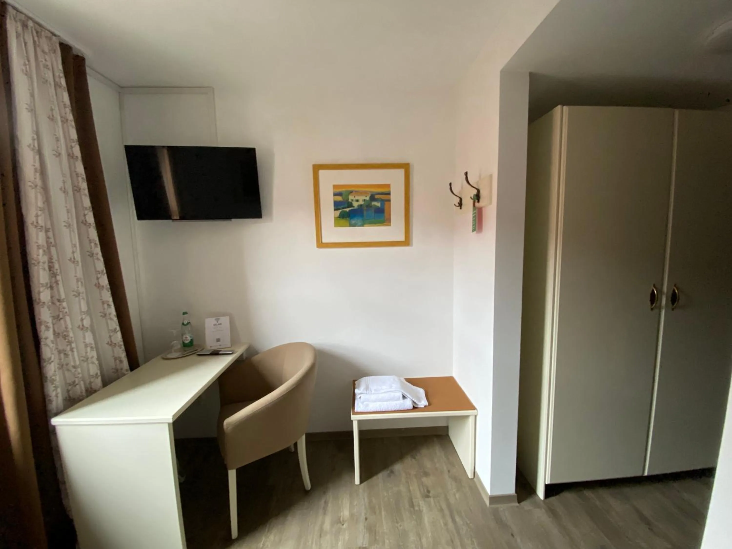 Photo of the whole room in Pension Main-Art