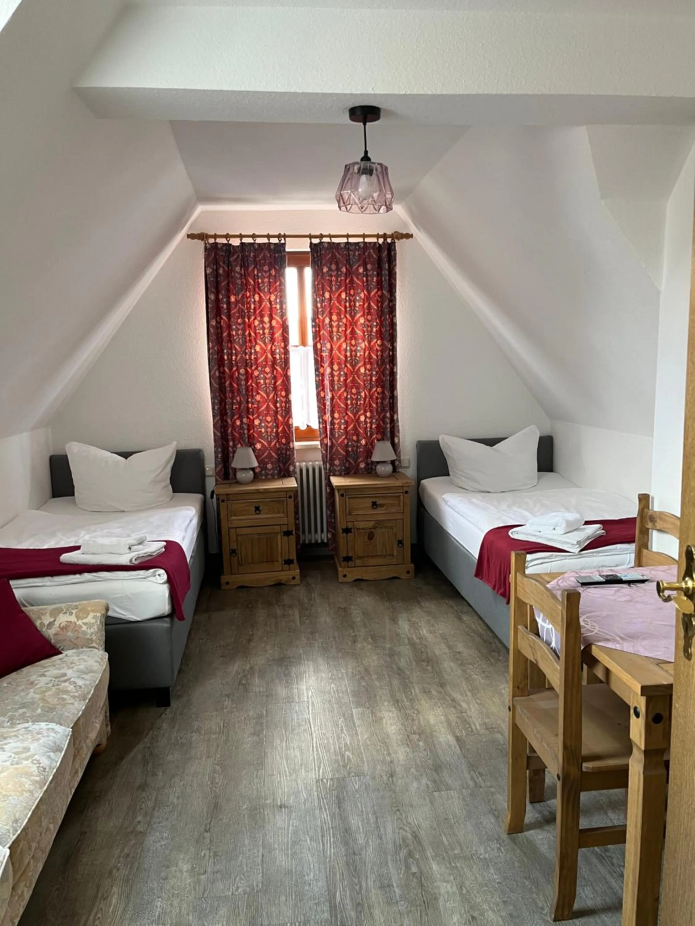 Photo of the whole room, Bed in Pension Main-Art