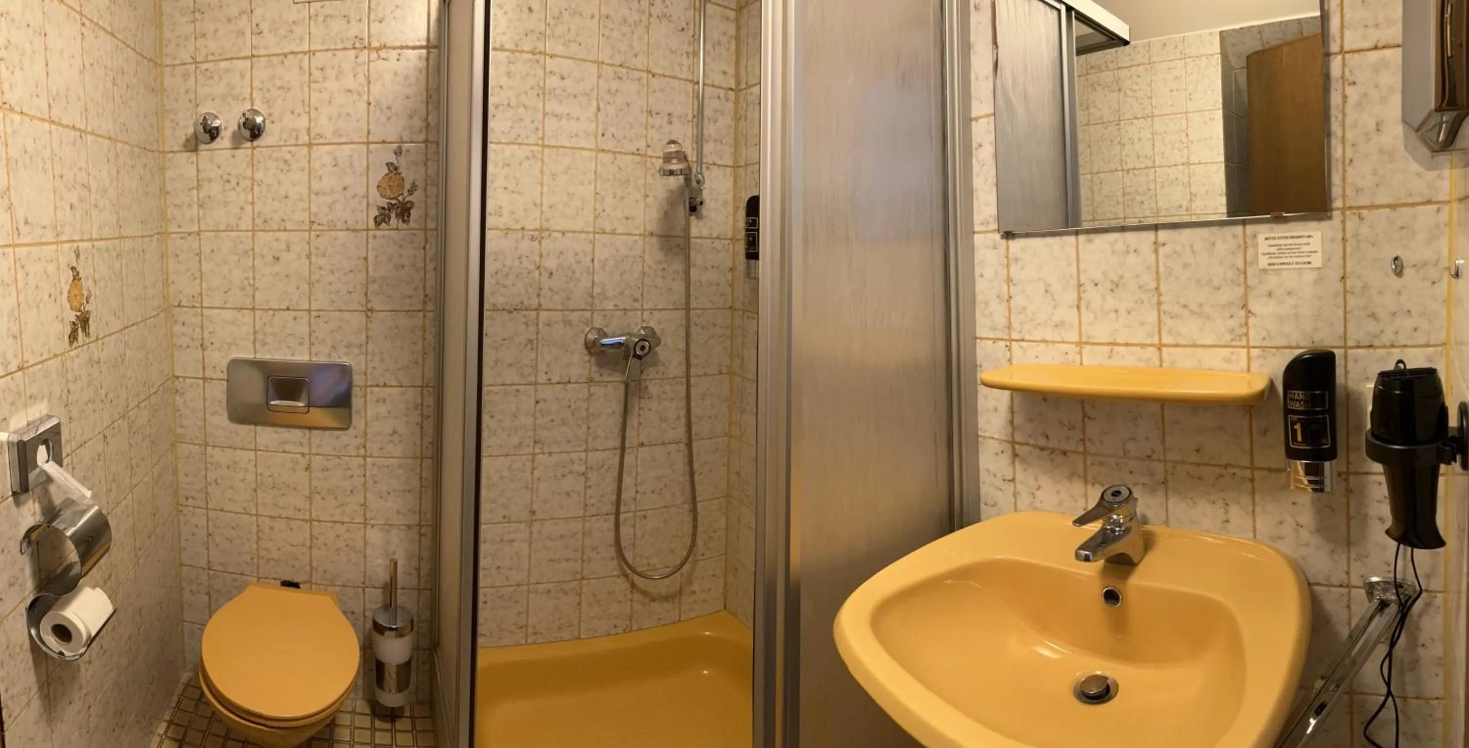 Bathroom in Pension Main-Art