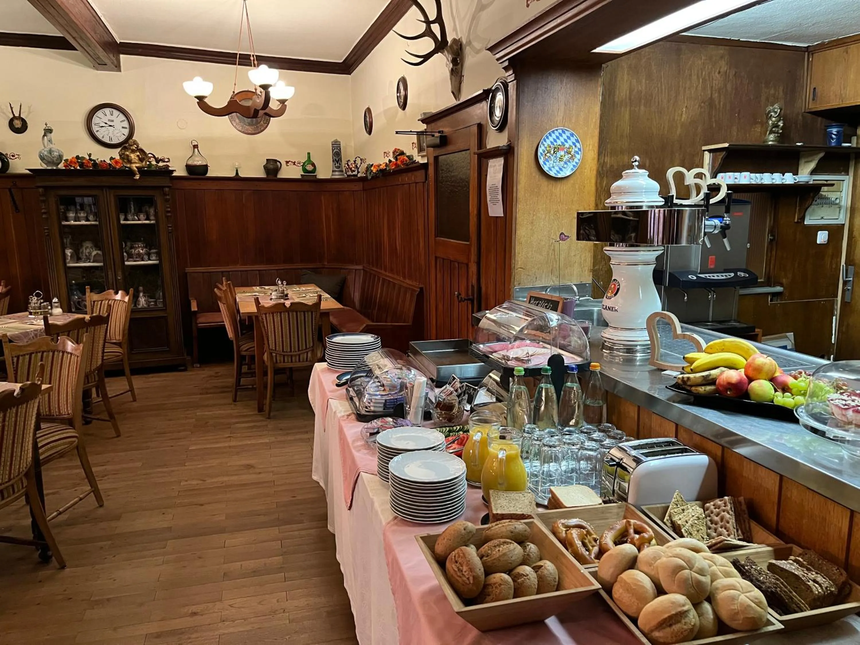 Breakfast in Pension Main-Art