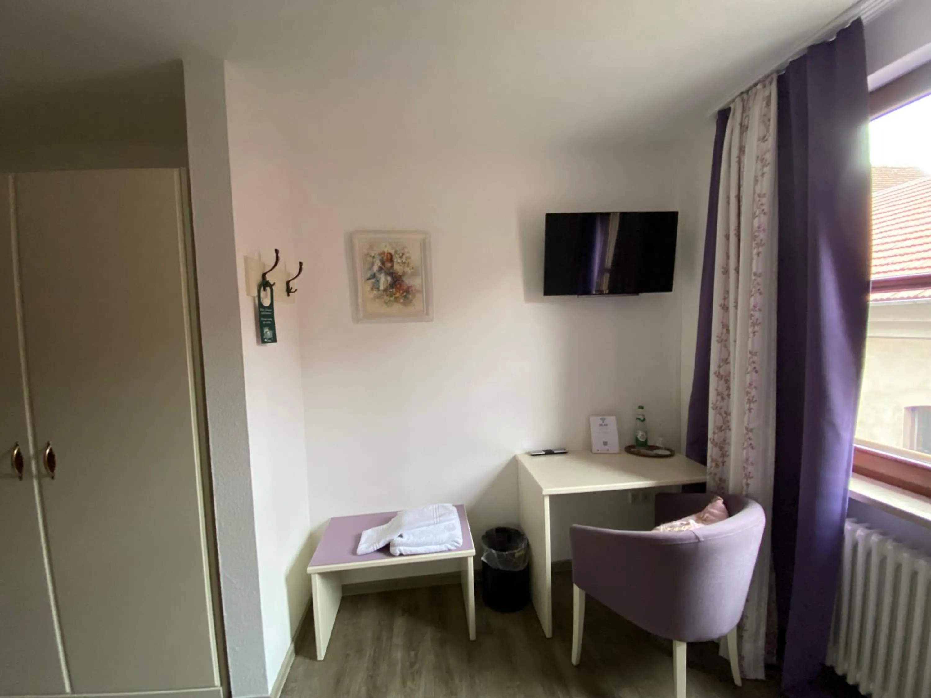 Photo of the whole room in Pension Main-Art