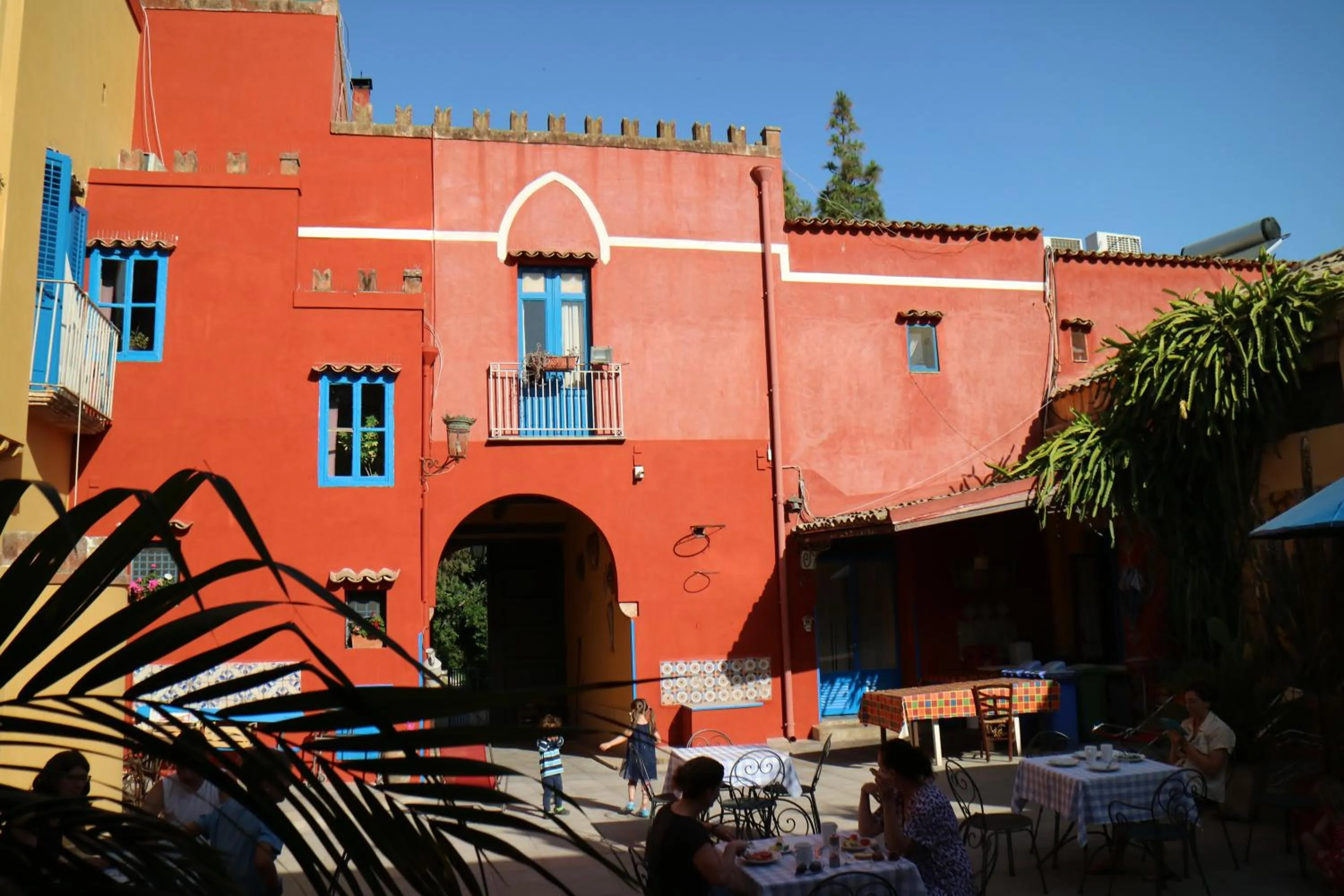 Facade/entrance in Duca di Castelmonte
