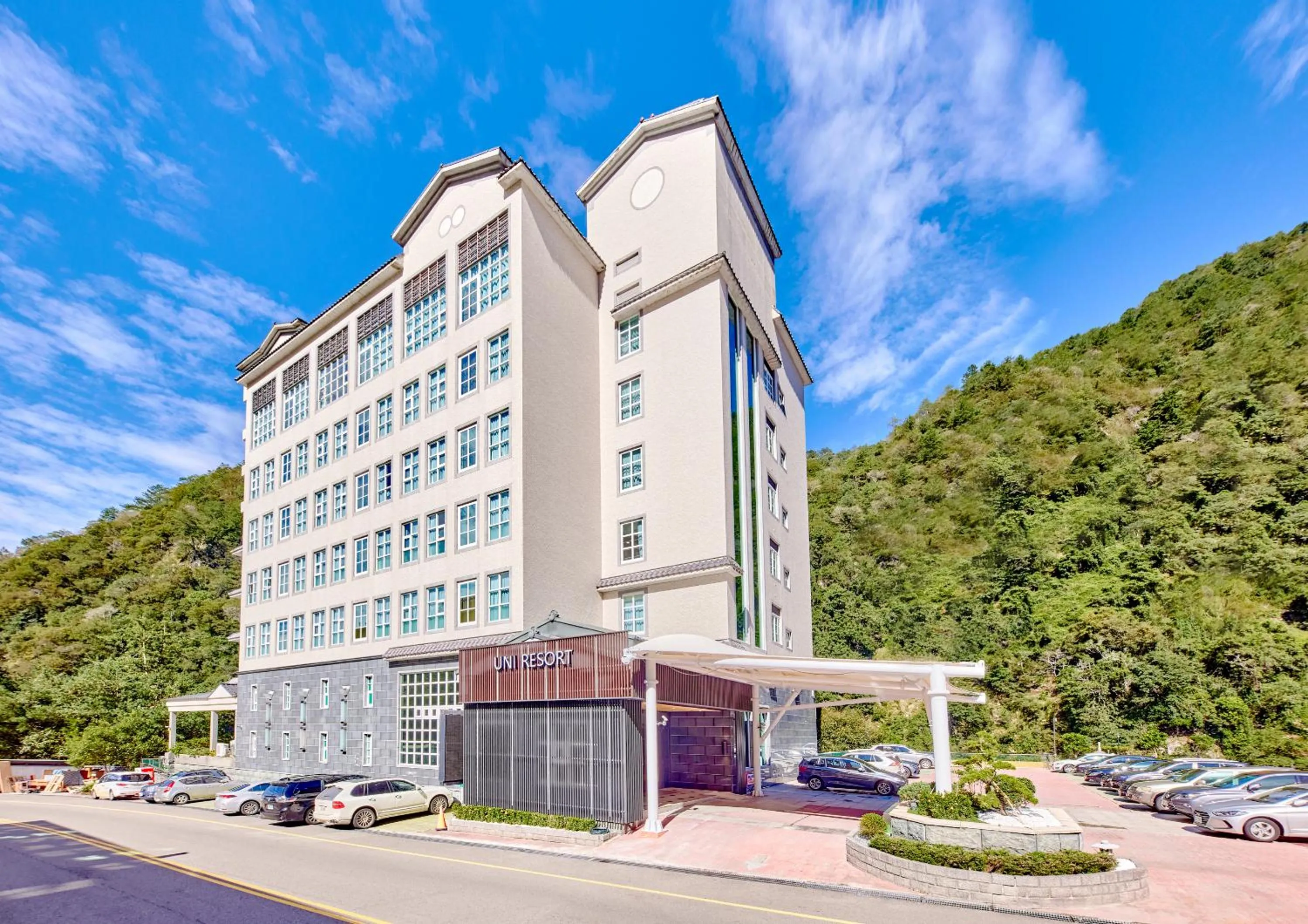 Property building in Uni-Resort Ku-Kuan