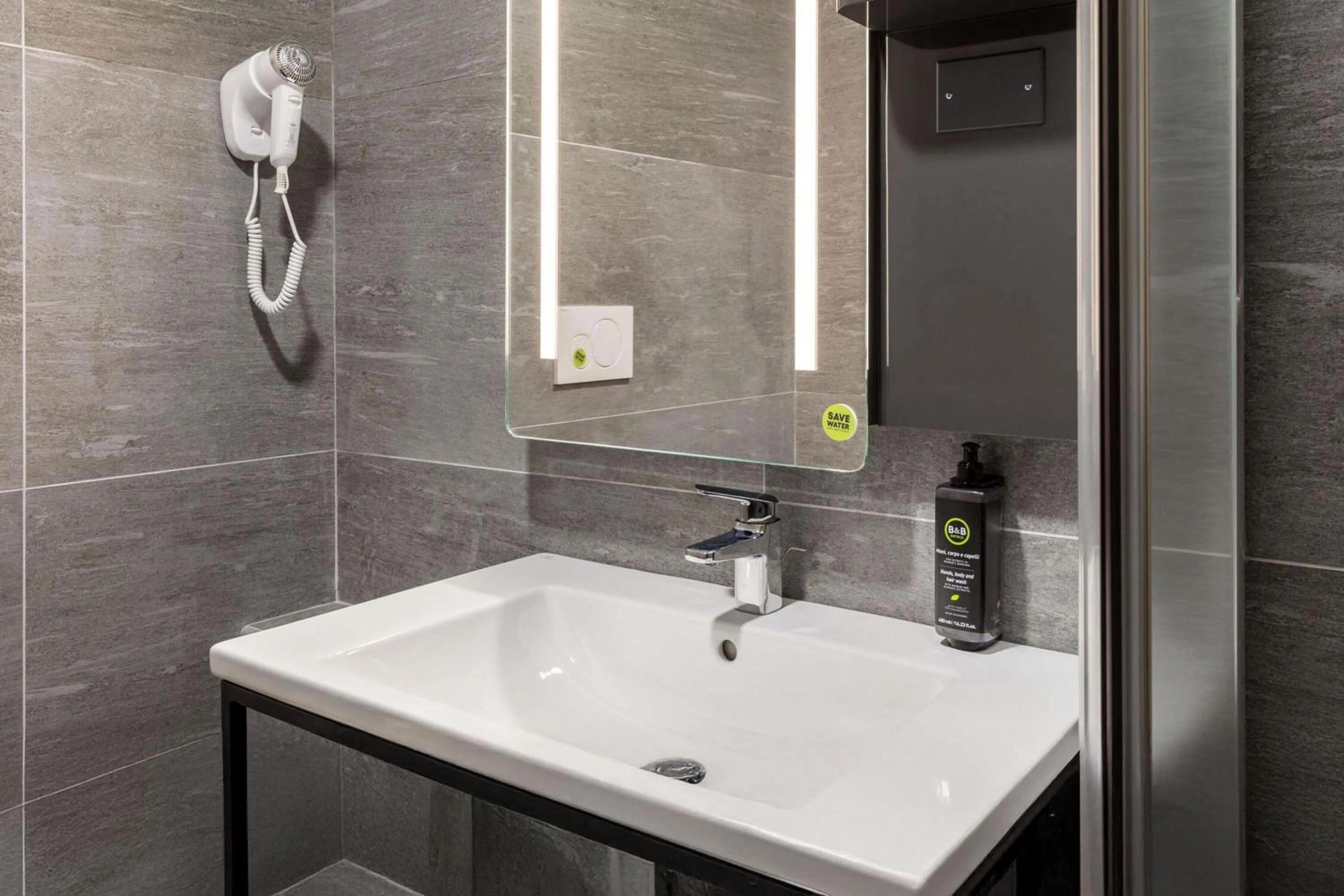 Photo of the whole room in B&B HOTEL Milano Portello