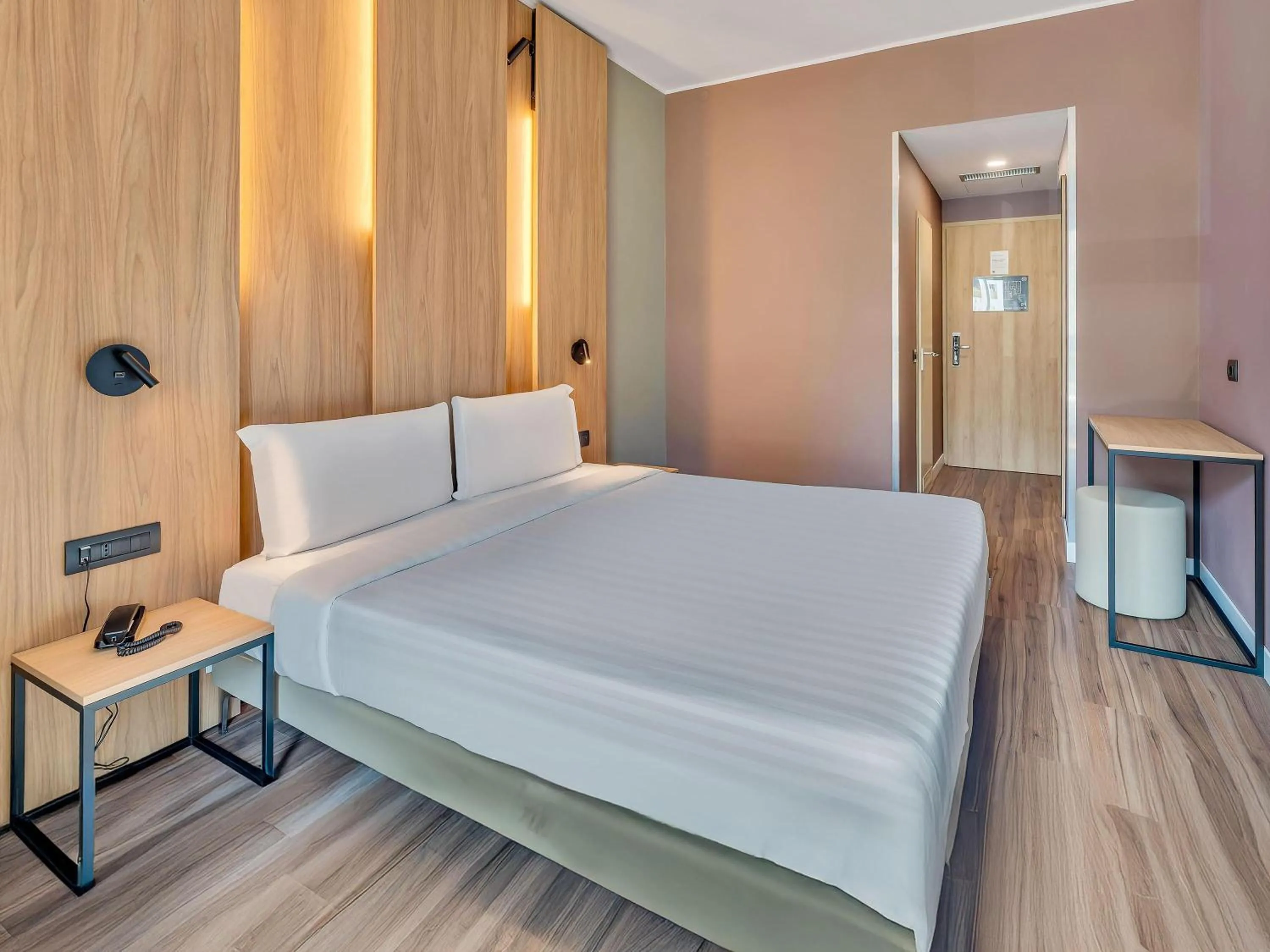 Photo of the whole room, Bed in B&B HOTEL Milano Portello