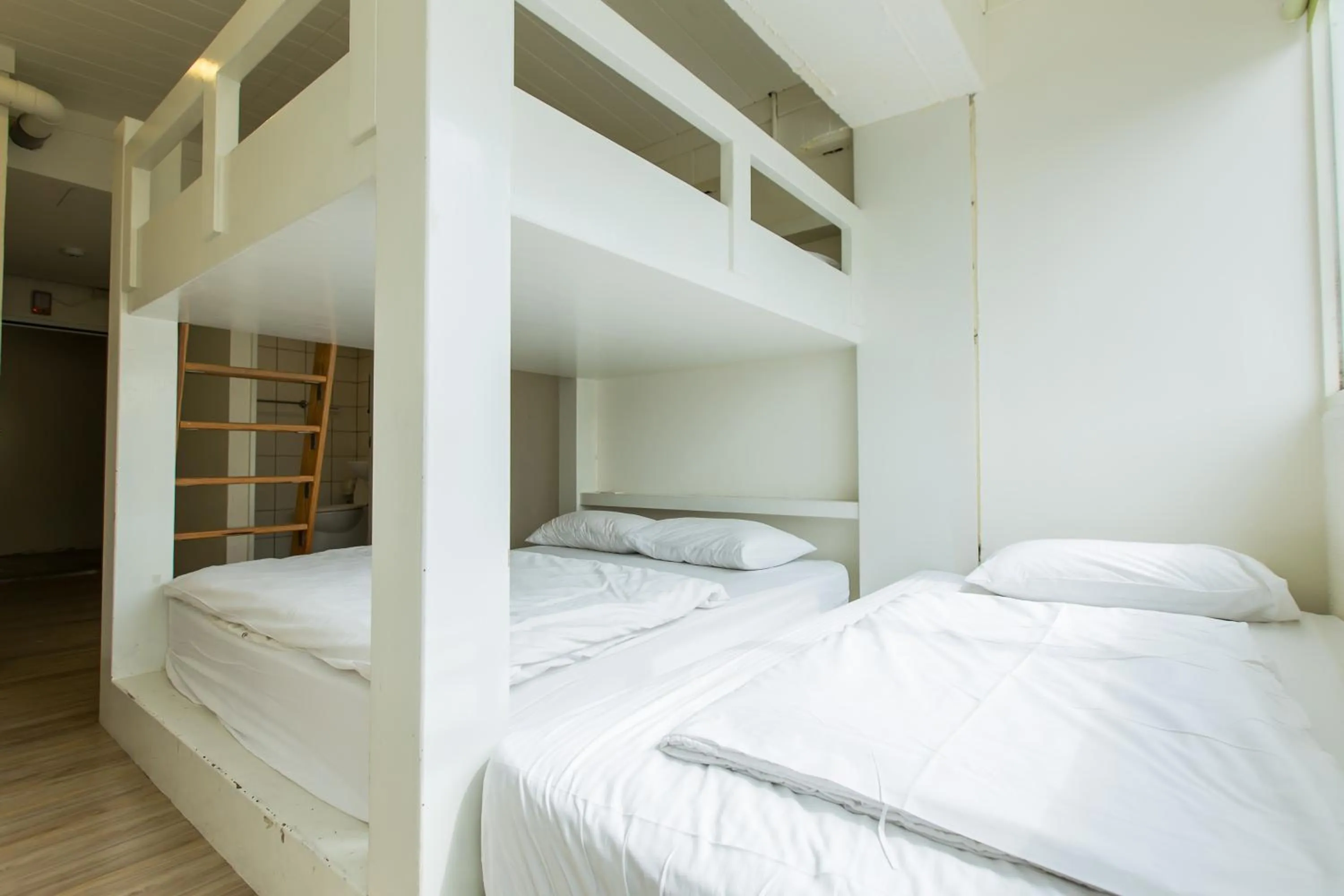 Photo of the whole room, Bed in Mr. Lobster’s Secret Den design hostel