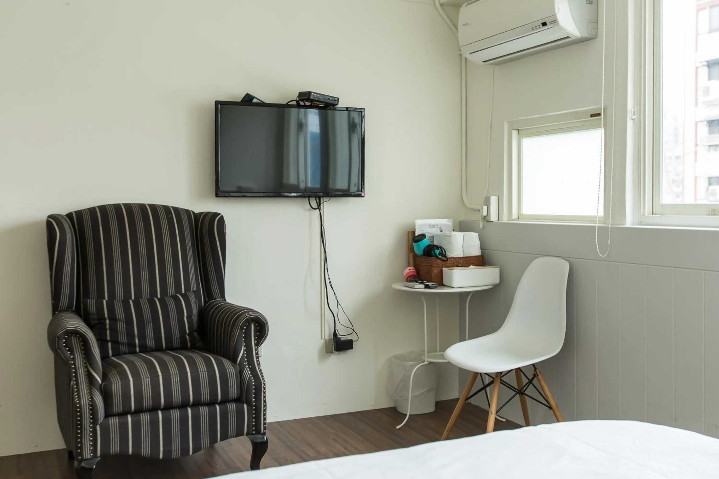 Photo of the whole room in Mr. Lobster’s Secret Den design hostel