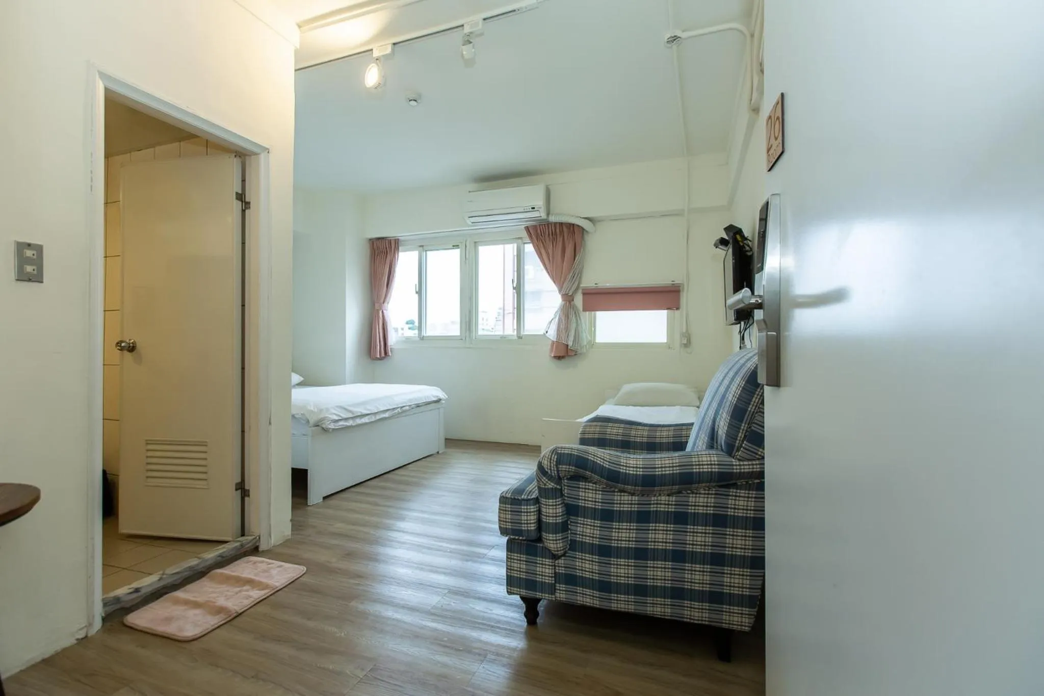 Photo of the whole room, Bed in Mr. Lobster’s Secret Den design hostel