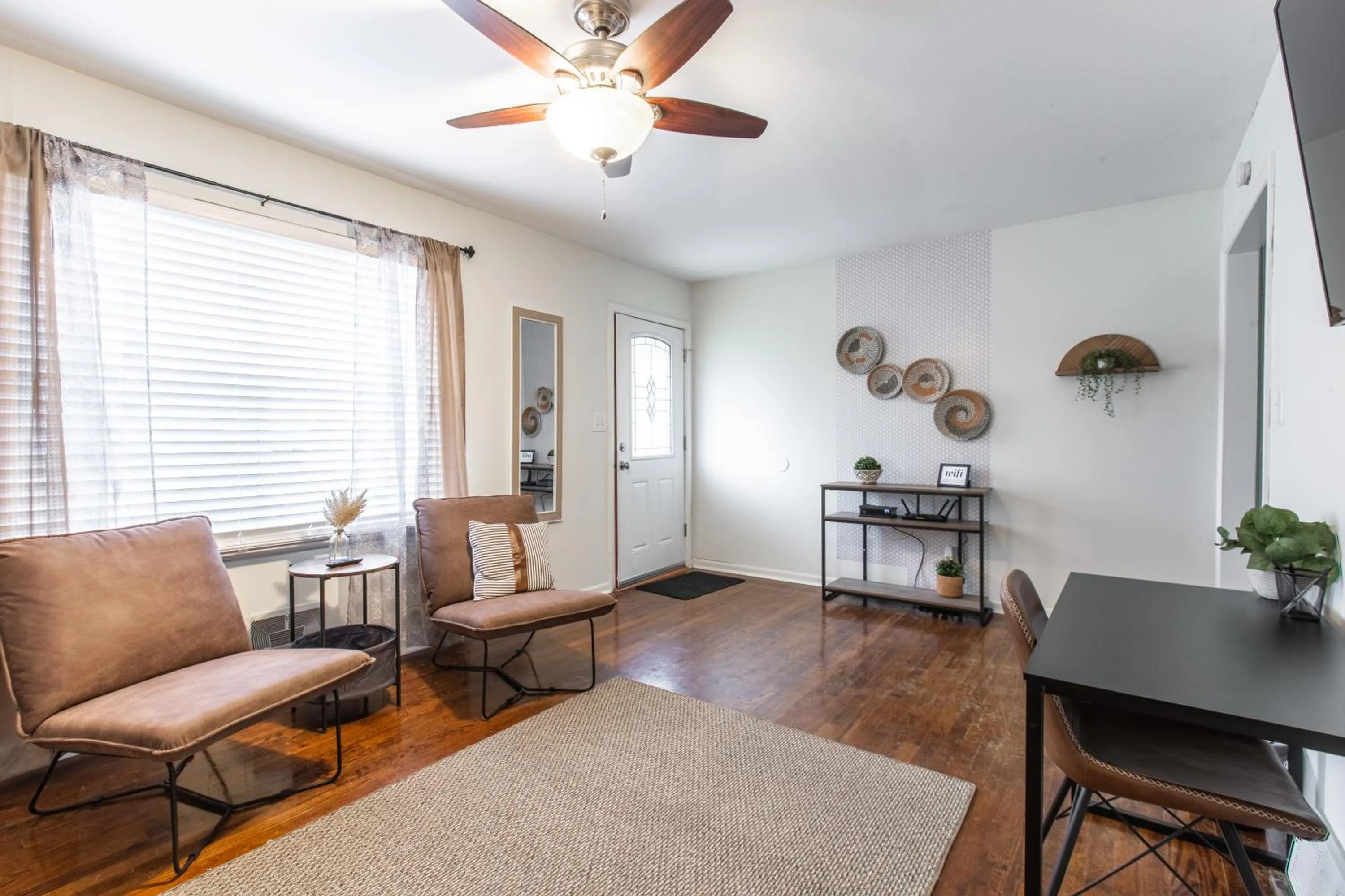 Living room in 3 Bedrooms House in Waldo Kansas City