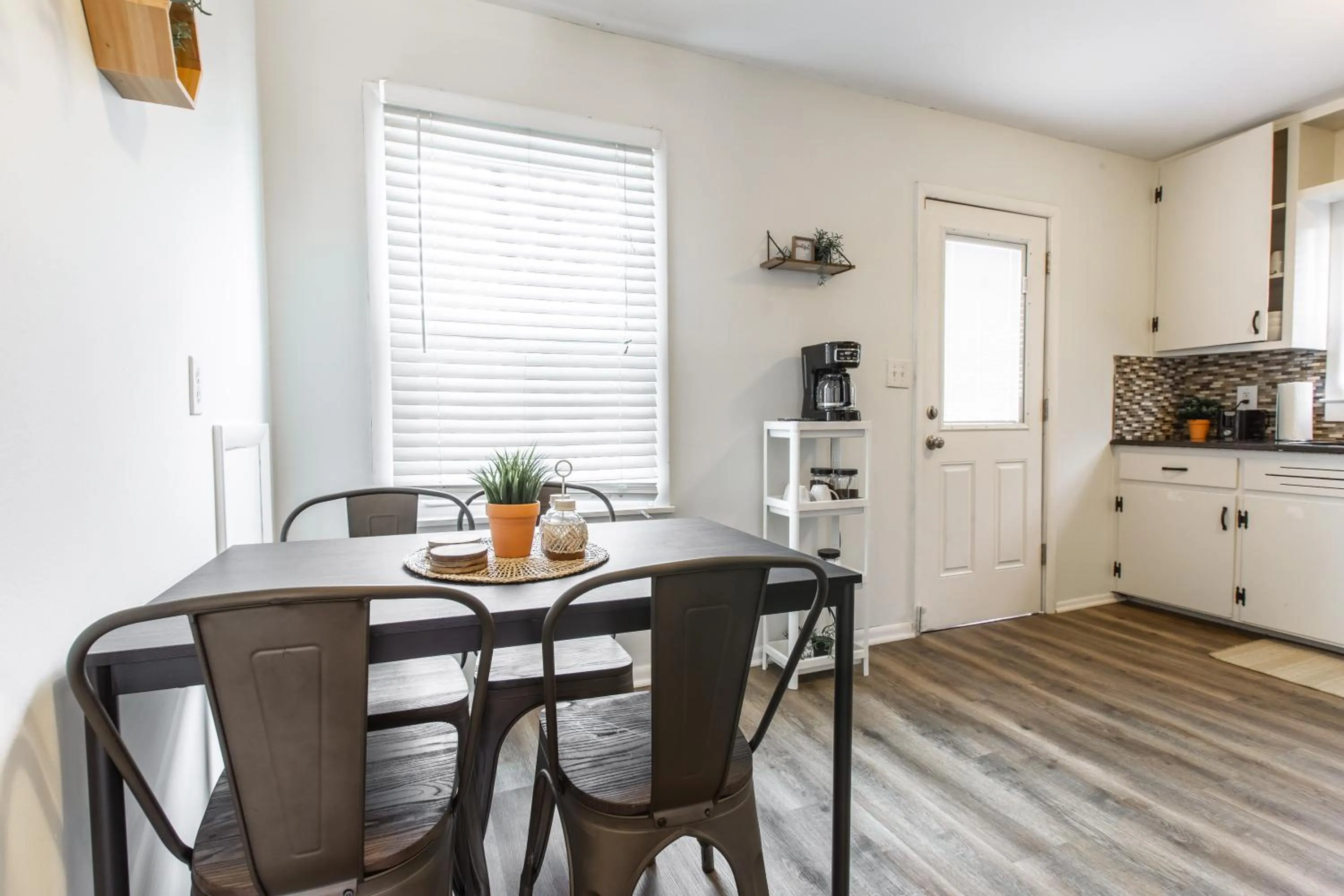 kitchen in 3 Bedrooms House in Waldo Kansas City