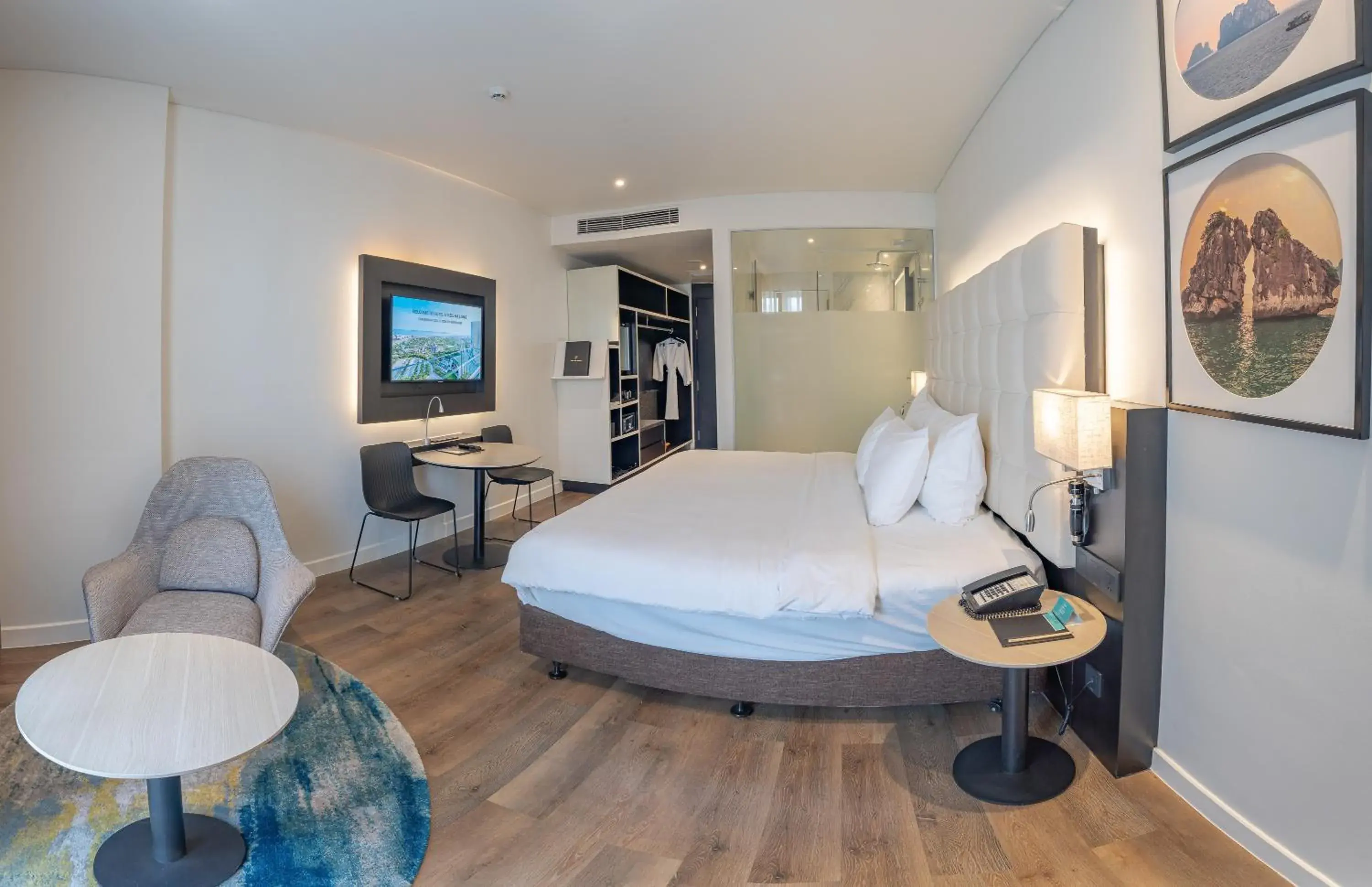 Deluxe King Room with City View - Non-Smoking in Hotel Soleil Ha Long, Trademark Collection by Wyndham Deluxe King Room with City View - Non-Smoking in Hotel Soleil Ha Long, Trademark Collection by Wyndham