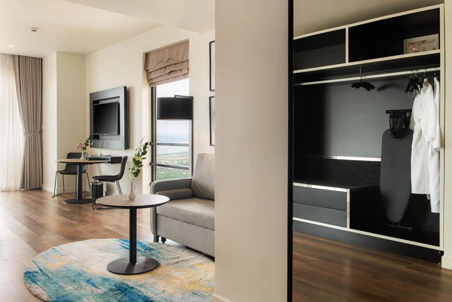 TV and multimedia in Hotel Soleil Ha Long, Trademark Collection by Wyndham