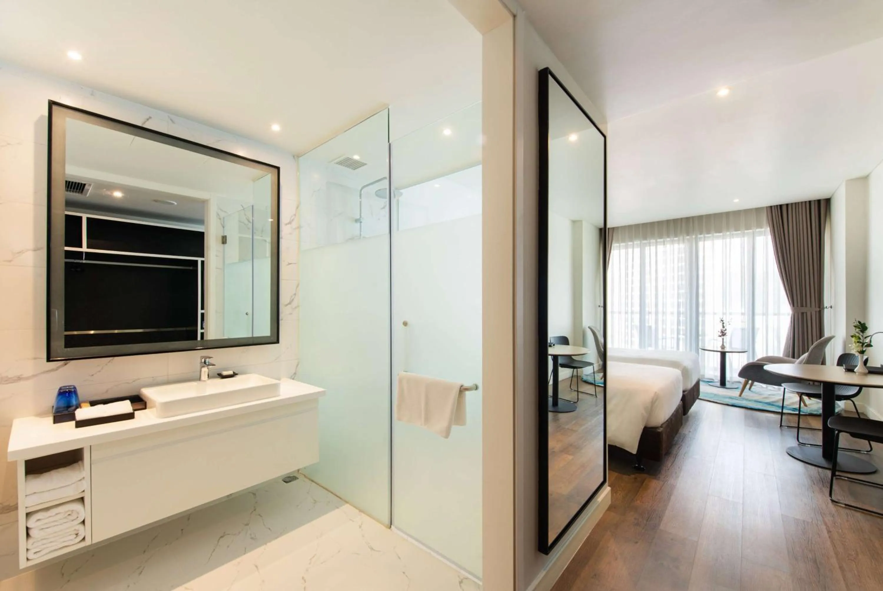 Bathroom in Hotel Soleil Ha Long, Trademark Collection by Wyndham