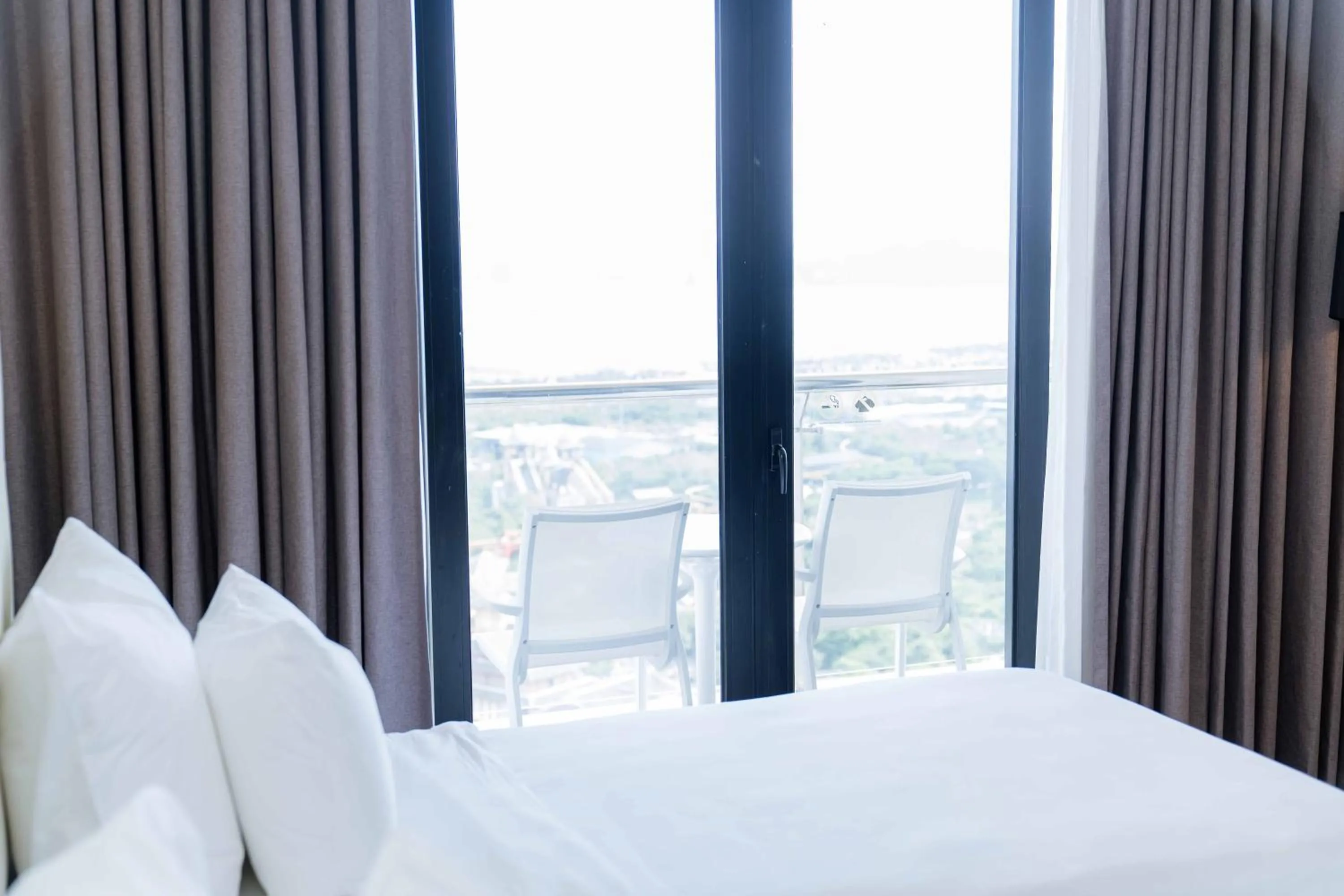 Bed in Hotel Soleil Ha Long, Trademark Collection by Wyndham