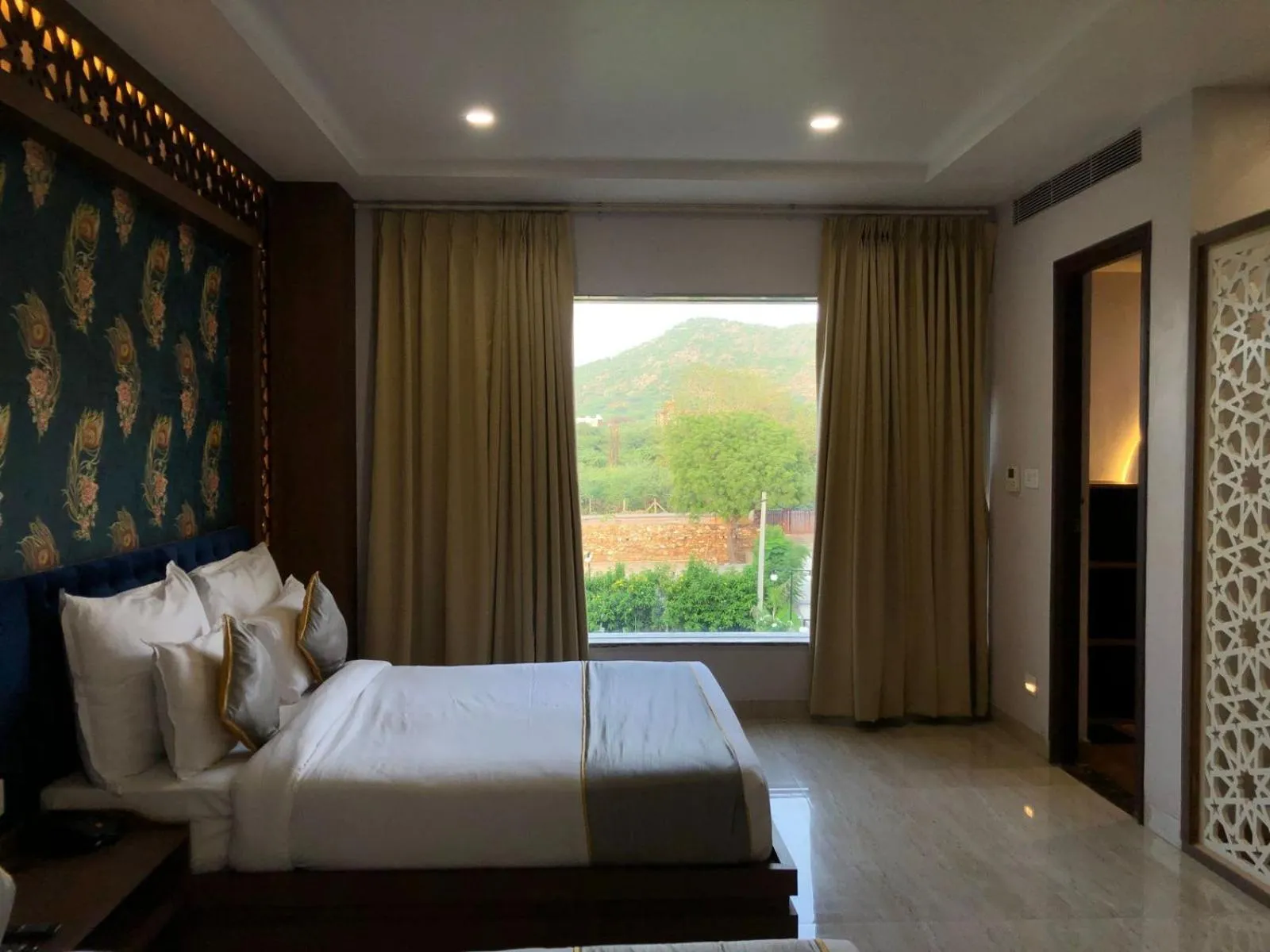 Bed in Bamboo Saa Mulberry Resort Pushkar