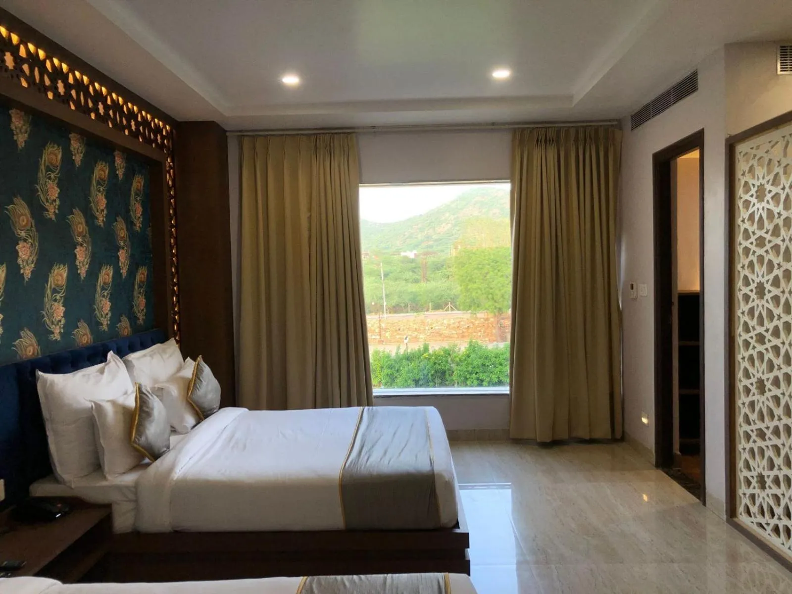 Living room, Bed in Bamboo Saa Mulberry Resort Pushkar