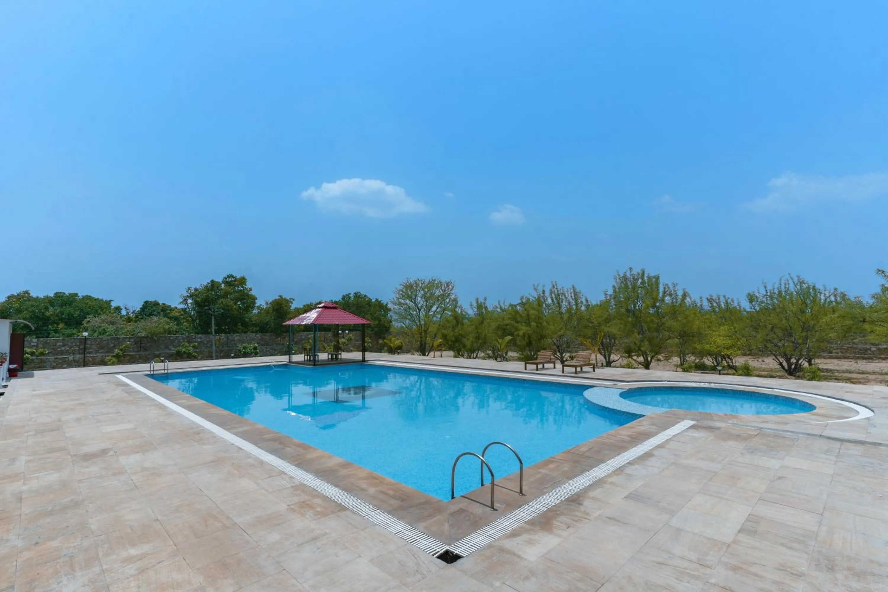 Swimming pool in Bamboo Saa Mulberry Resort Pushkar