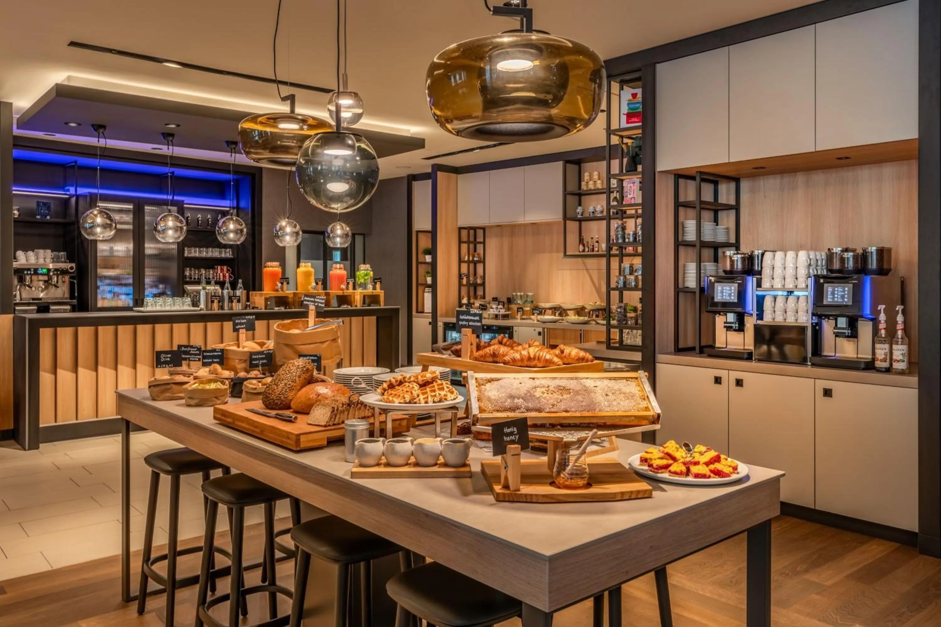 Breakfast in Courtyard by Marriott Cologne