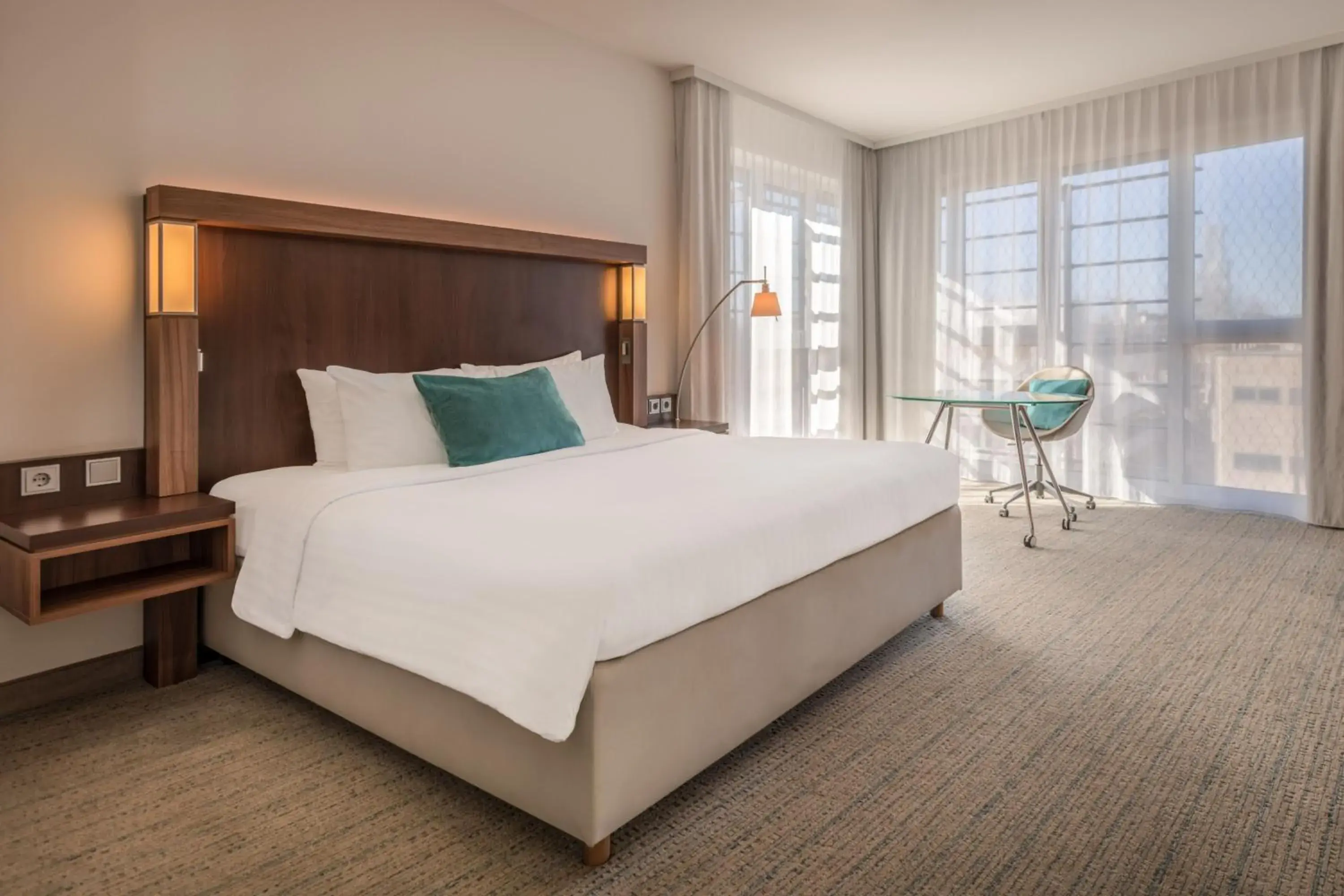 Corner Room, Deluxe Guest room, 1 King, Corner room in Courtyard by Marriott Cologne Corner Room, Deluxe Guest room, 1 King, Corner room in Courtyard by Marriott Cologne