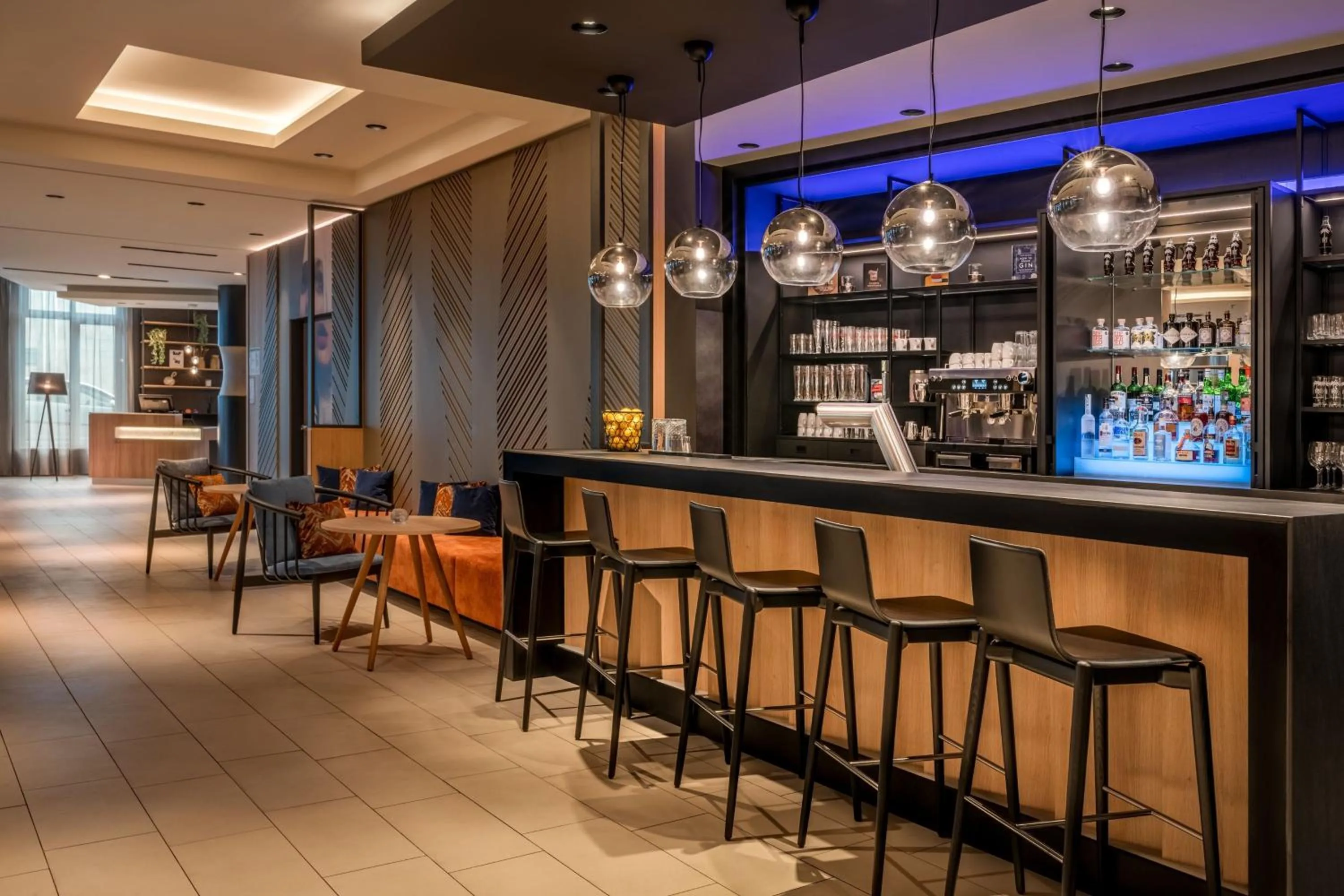 Lounge or bar in Courtyard by Marriott Cologne