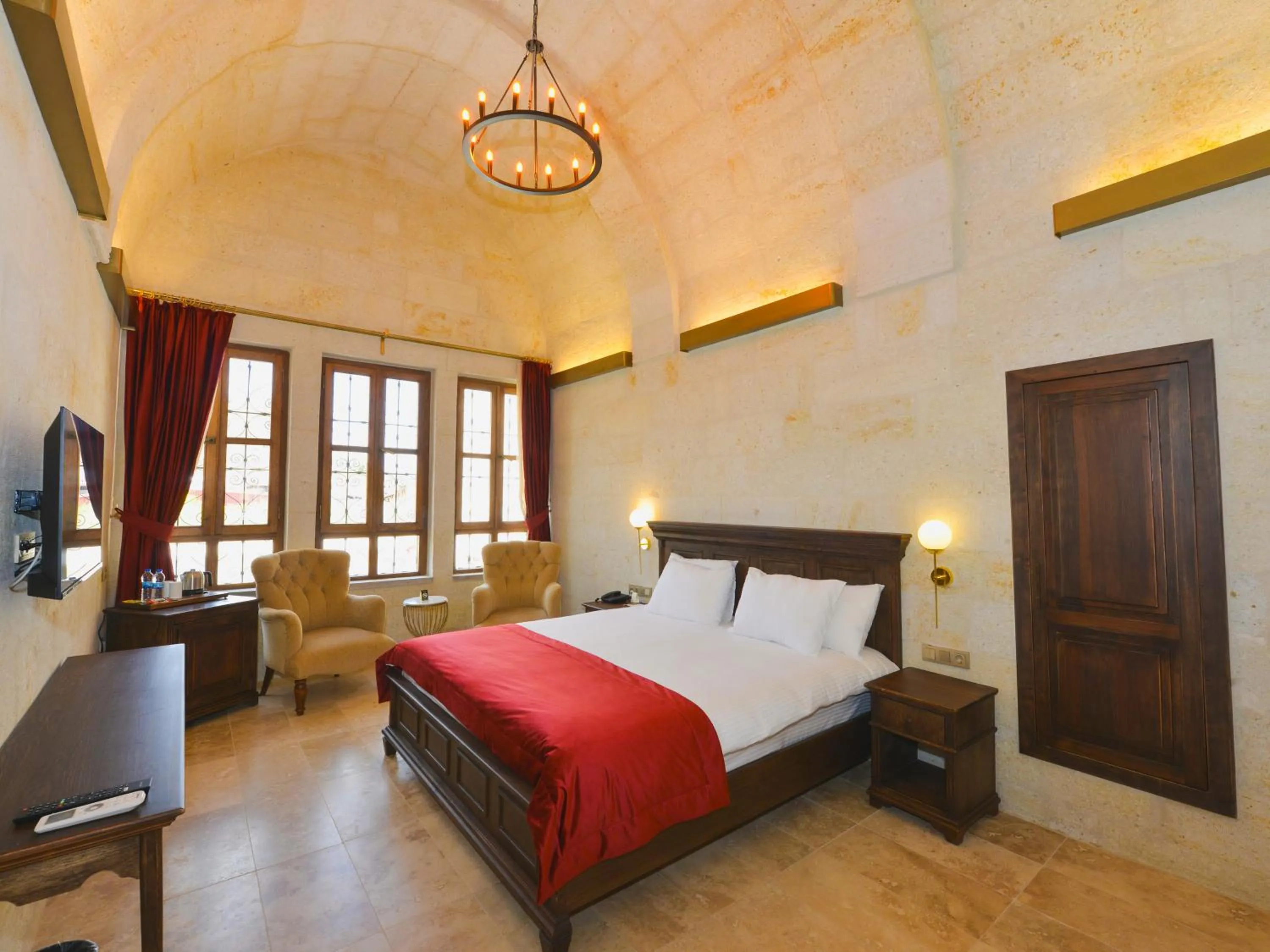 Bedroom, Bed in Evanthia Cave Suites - Special Class