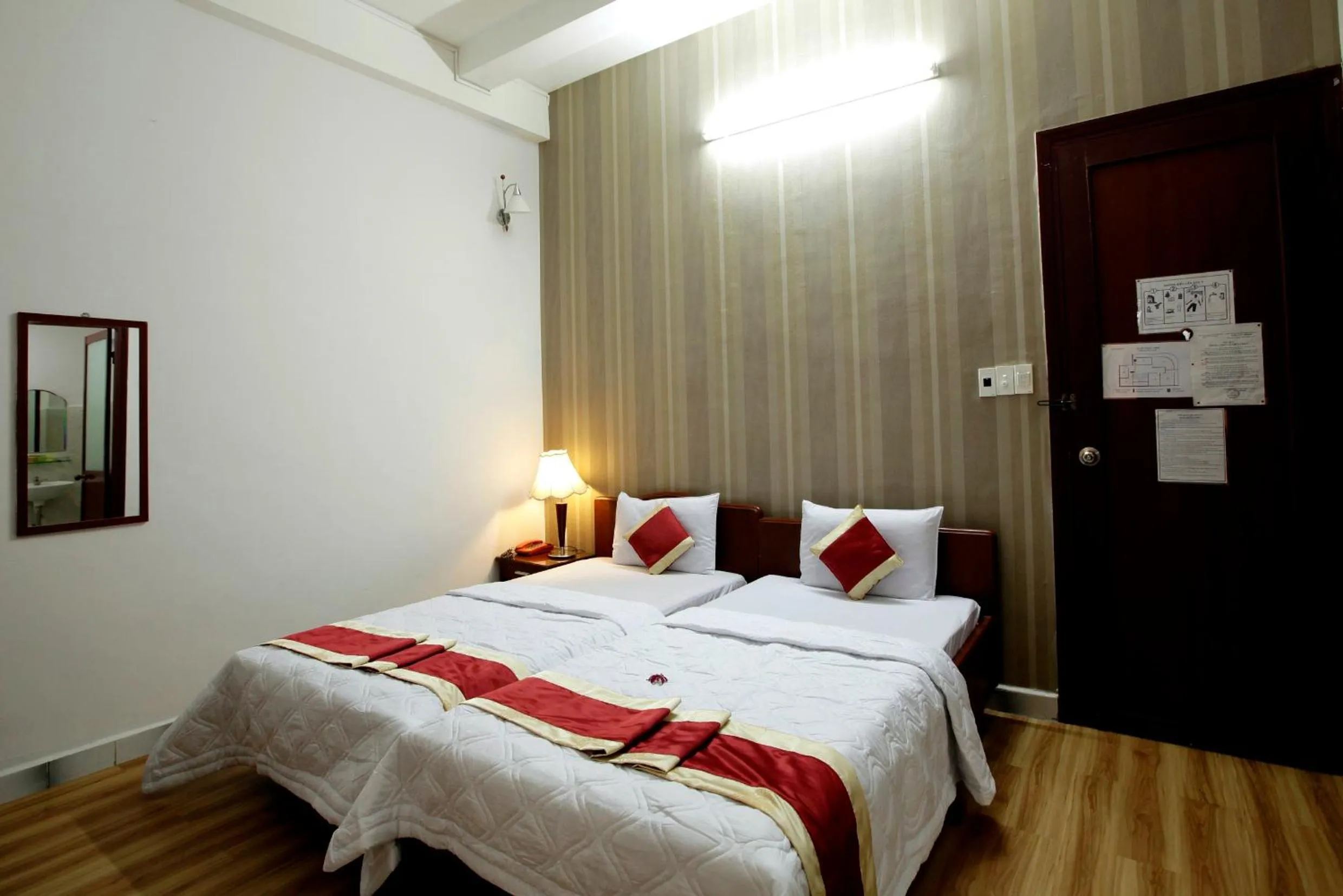 Photo of the whole room, Bed in Tan Da Hotel