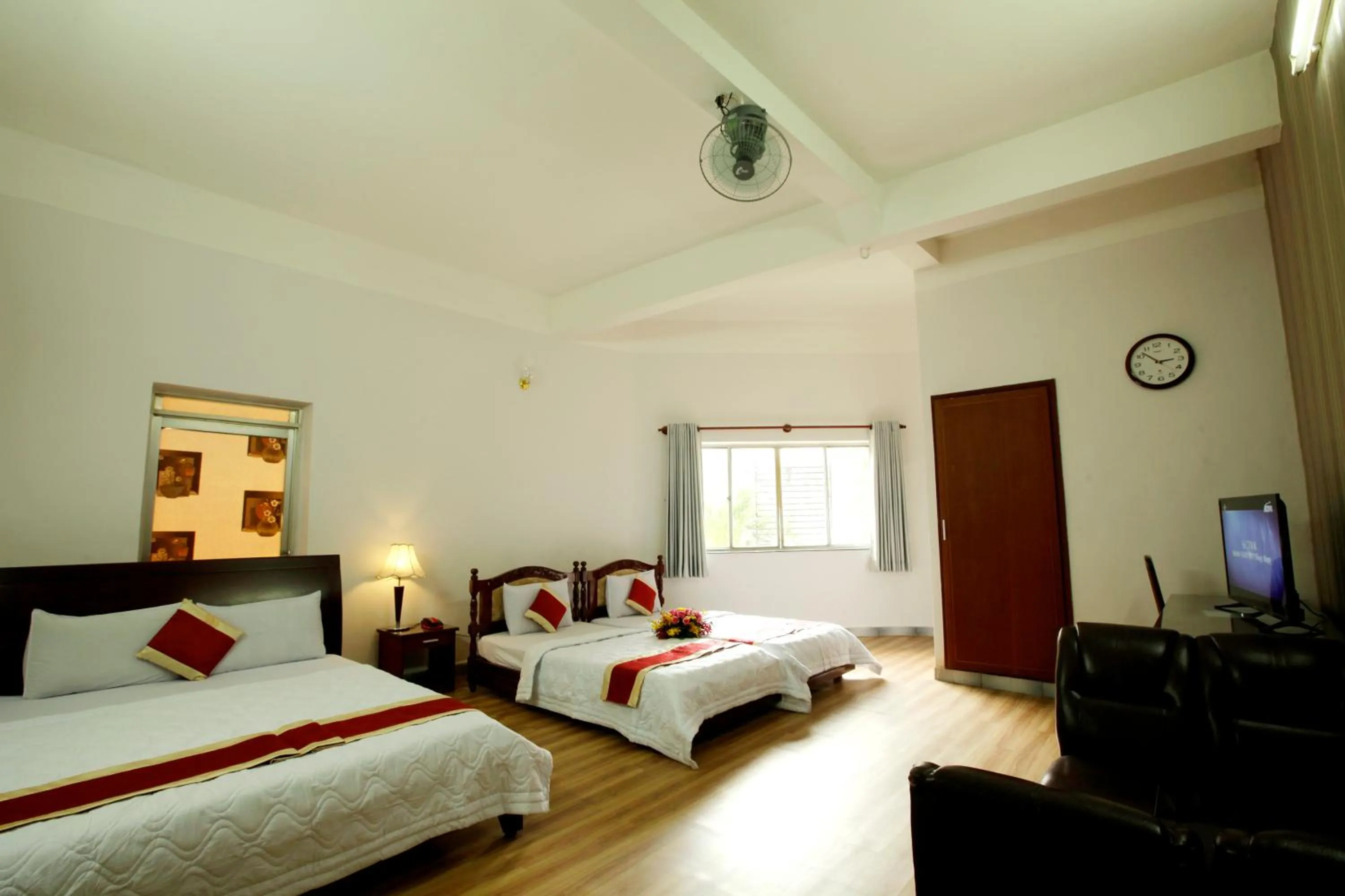 Photo of the whole room, Bed in Tan Da Hotel