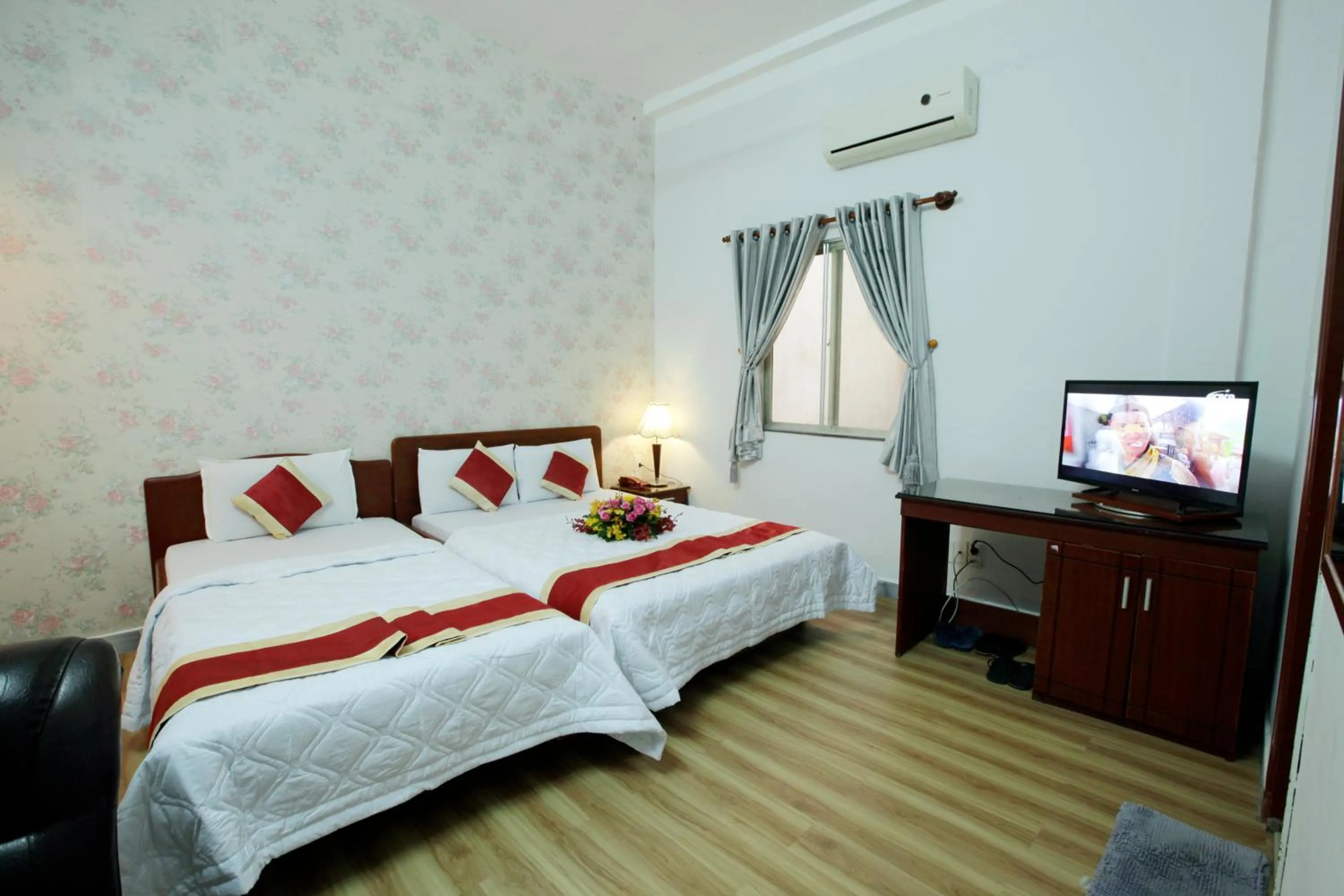 Photo of the whole room, Bed in Tan Da Hotel