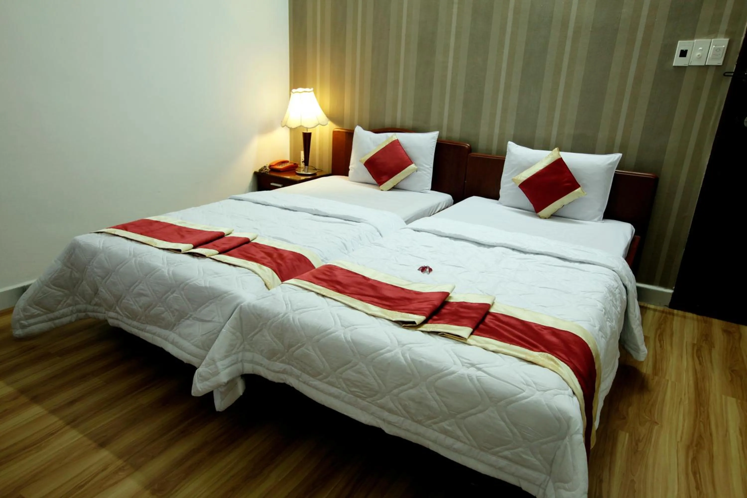 Photo of the whole room, Bed in Tan Da Hotel