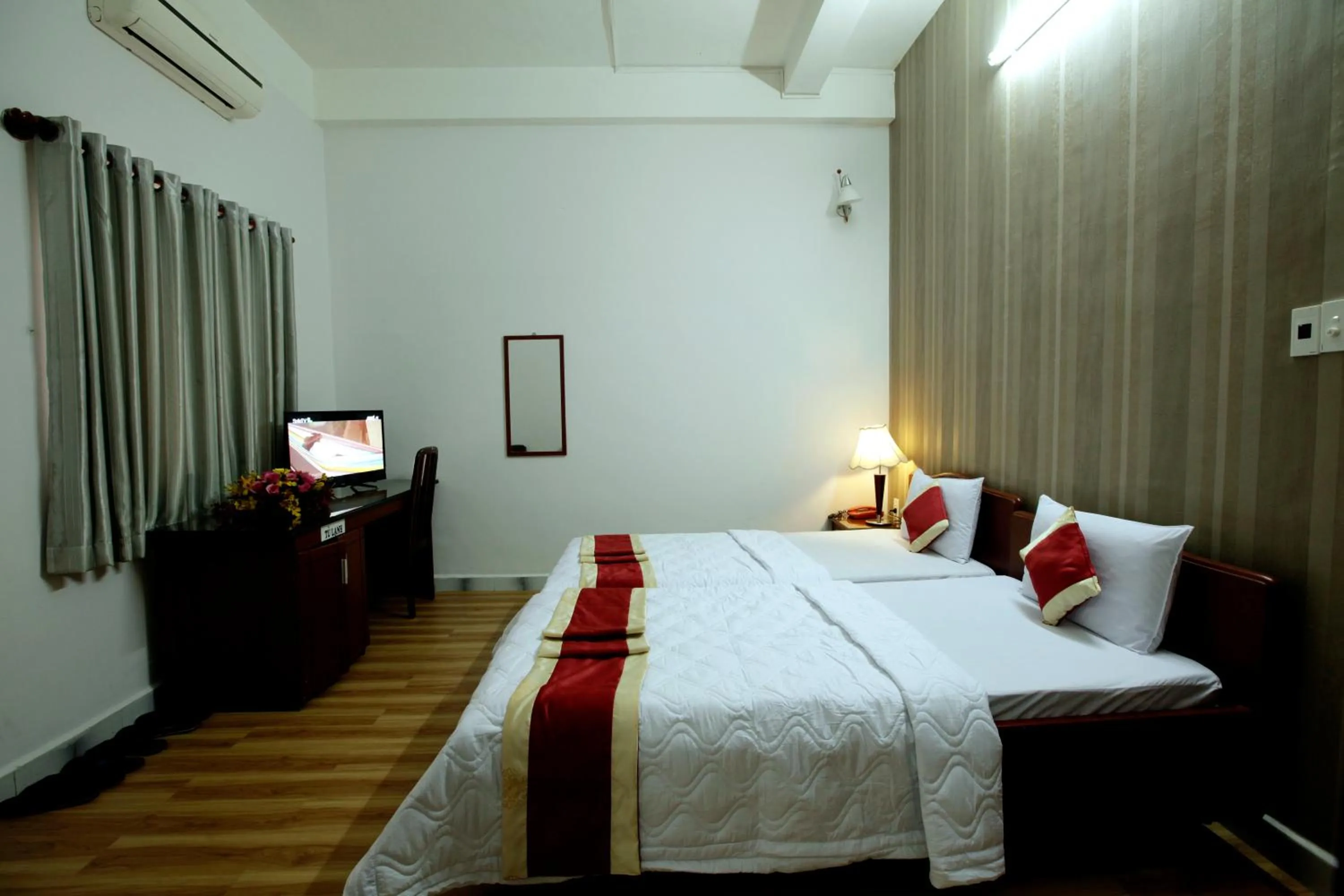 Photo of the whole room, Bed in Tan Da Hotel