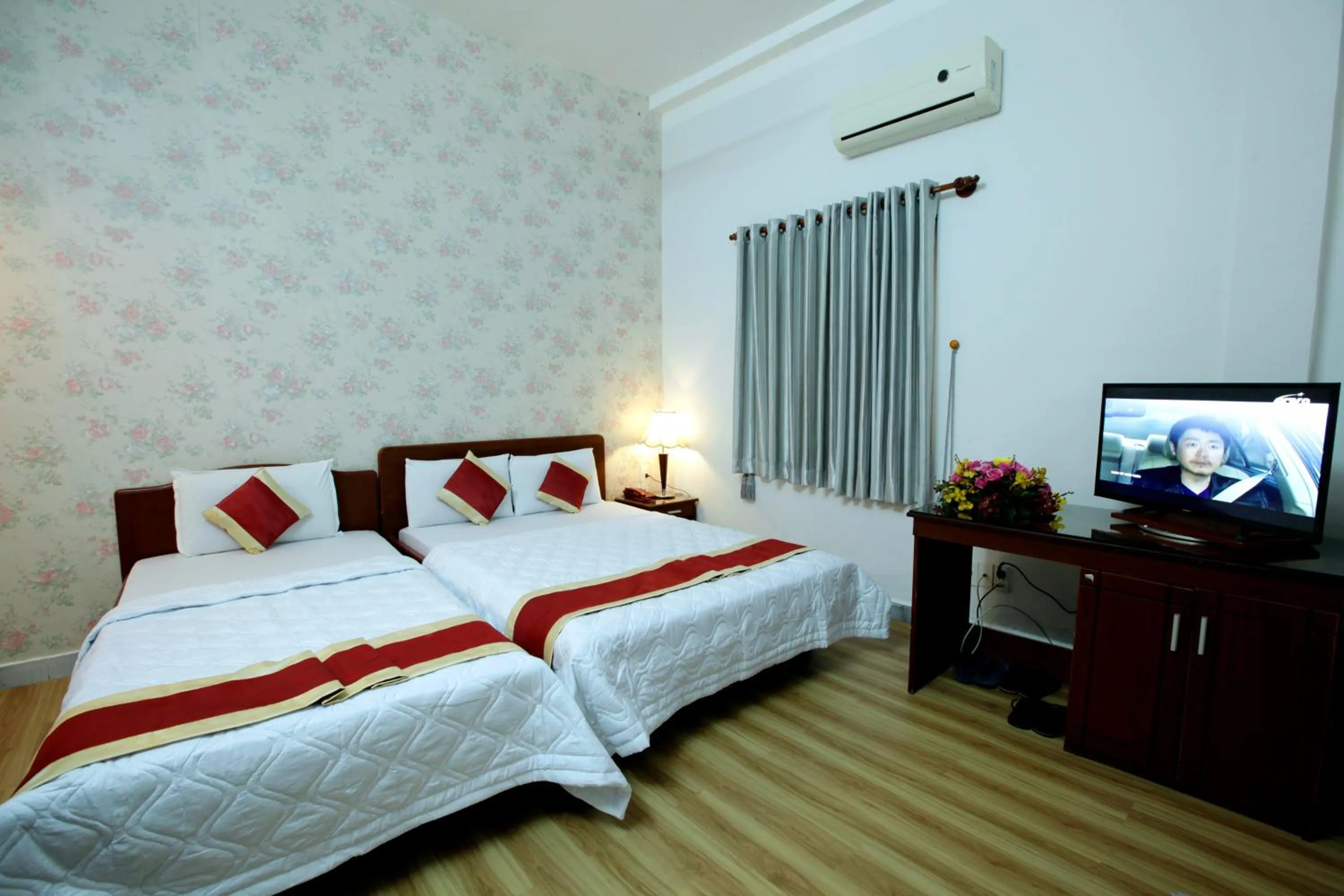 Photo of the whole room, Bed in Tan Da Hotel