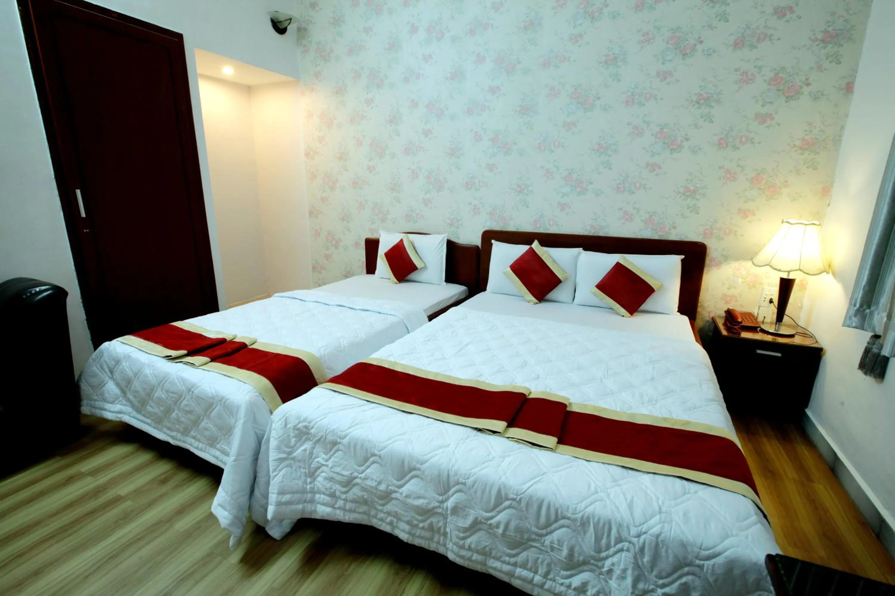 Photo of the whole room, Bed in Tan Da Hotel