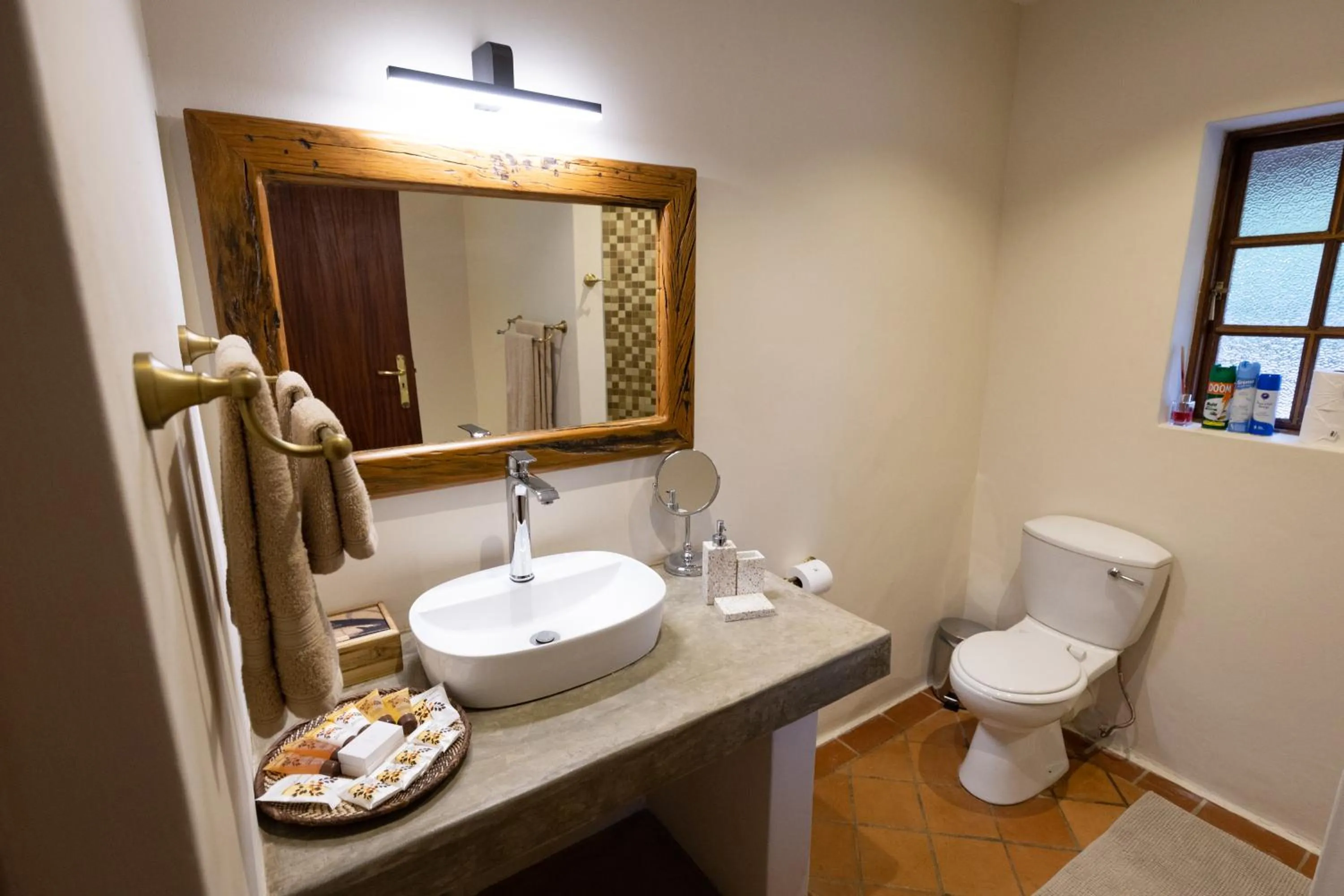 Toilet in MILIMA Big 5 Safari Lodge