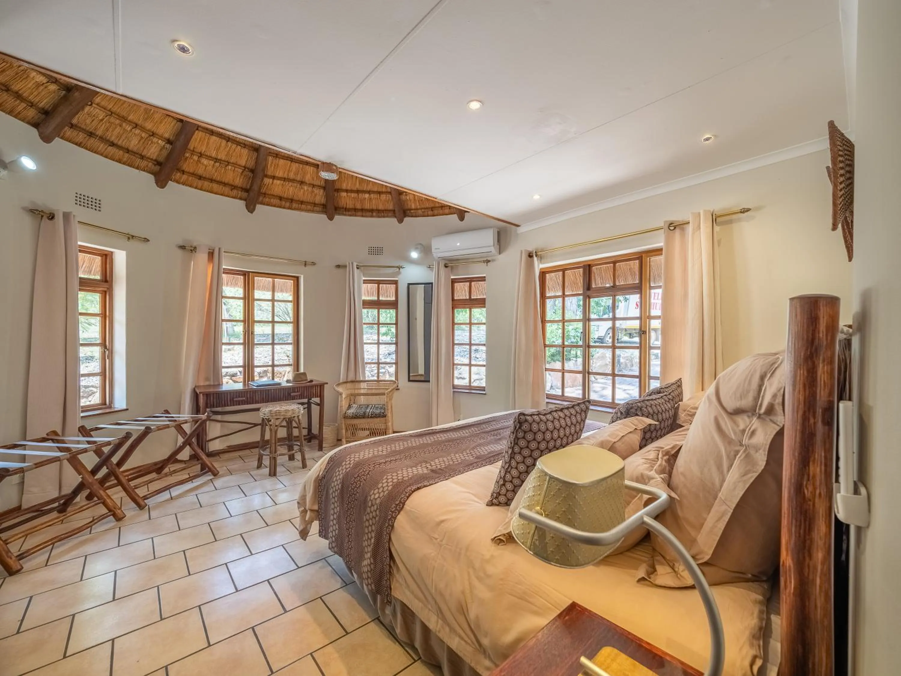 Bed in MILIMA Big 5 Safari Lodge