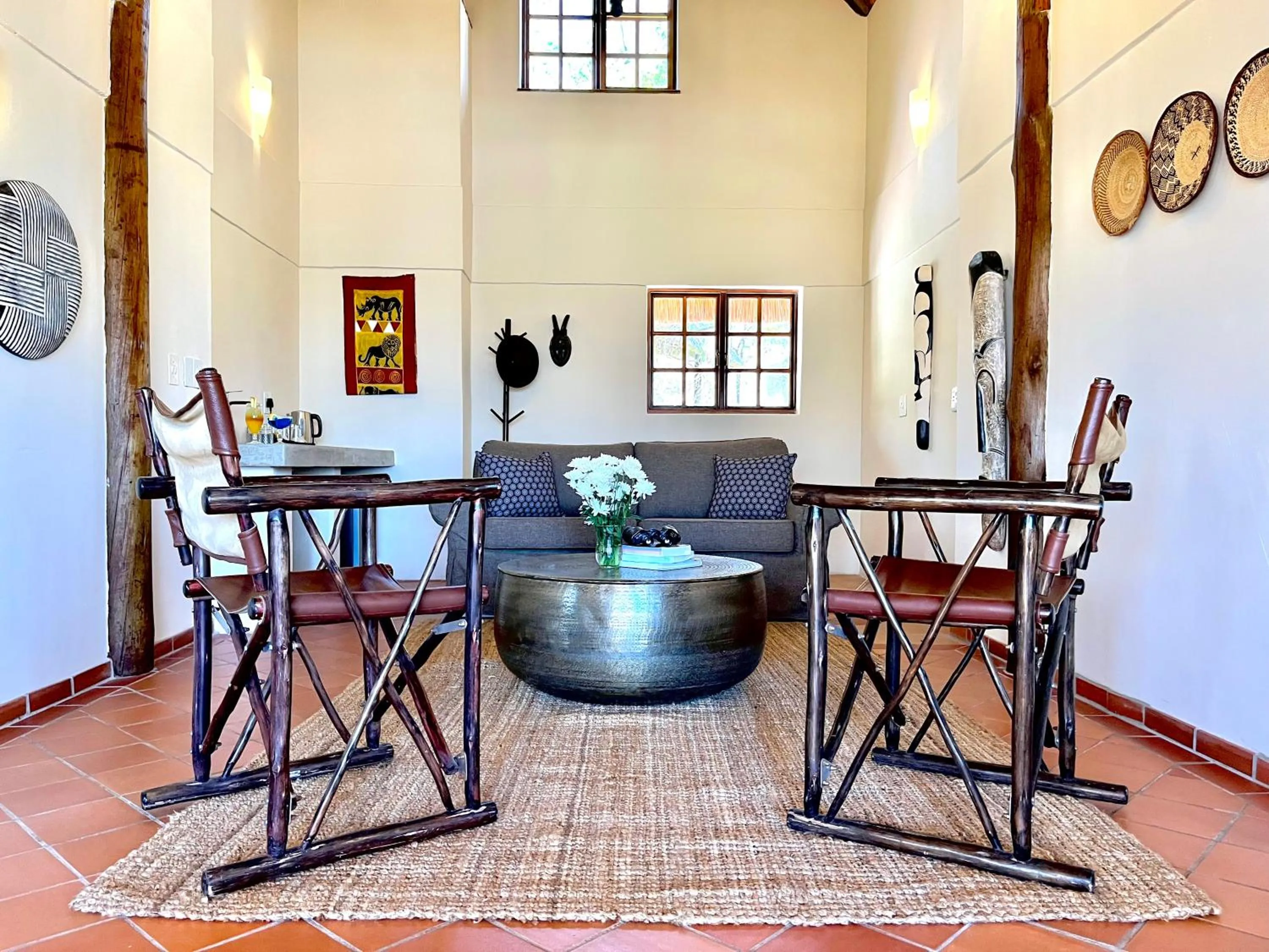 Living room in MILIMA Big 5 Safari Lodge