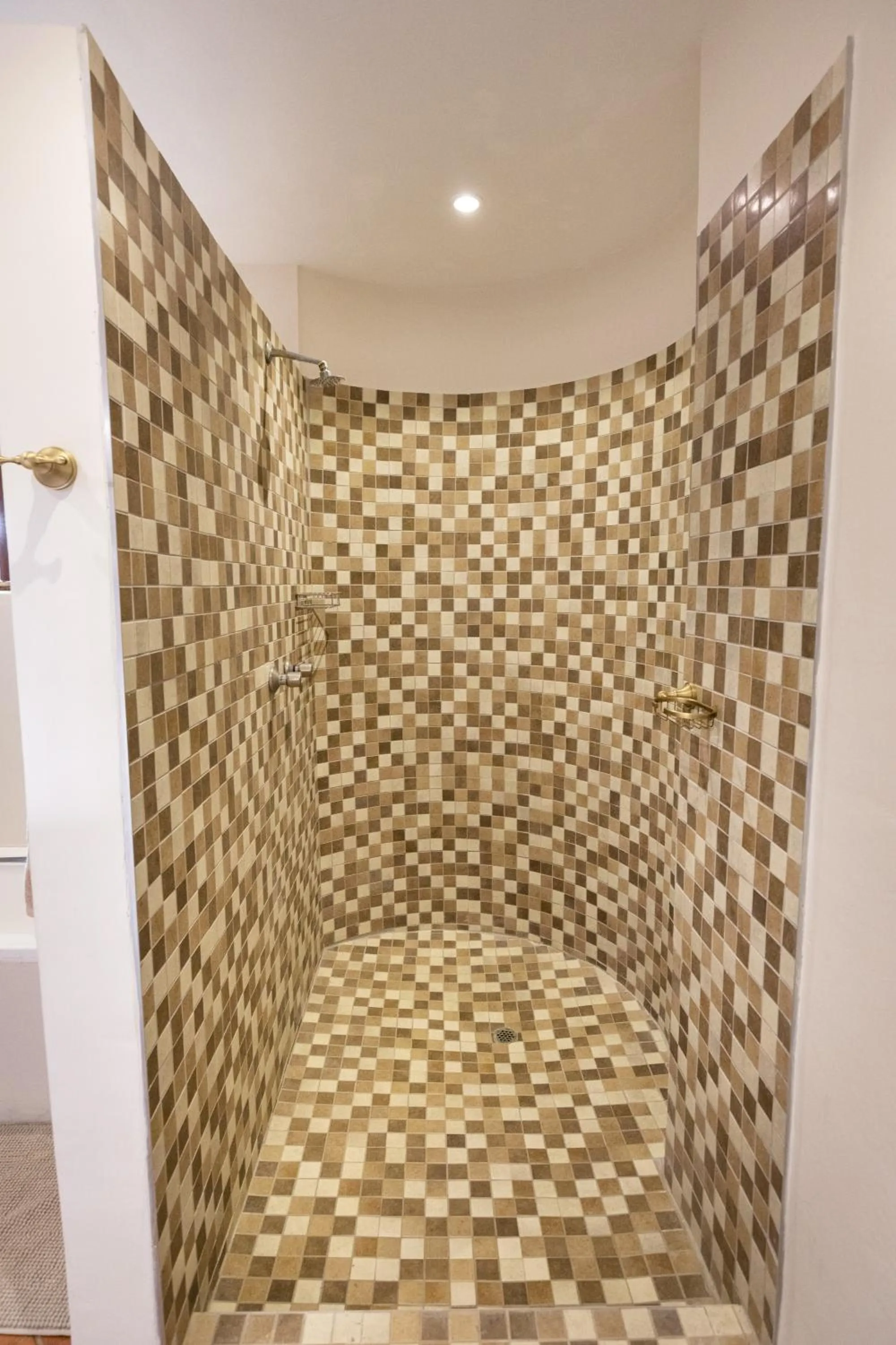 Shower in MILIMA Big 5 Safari Lodge