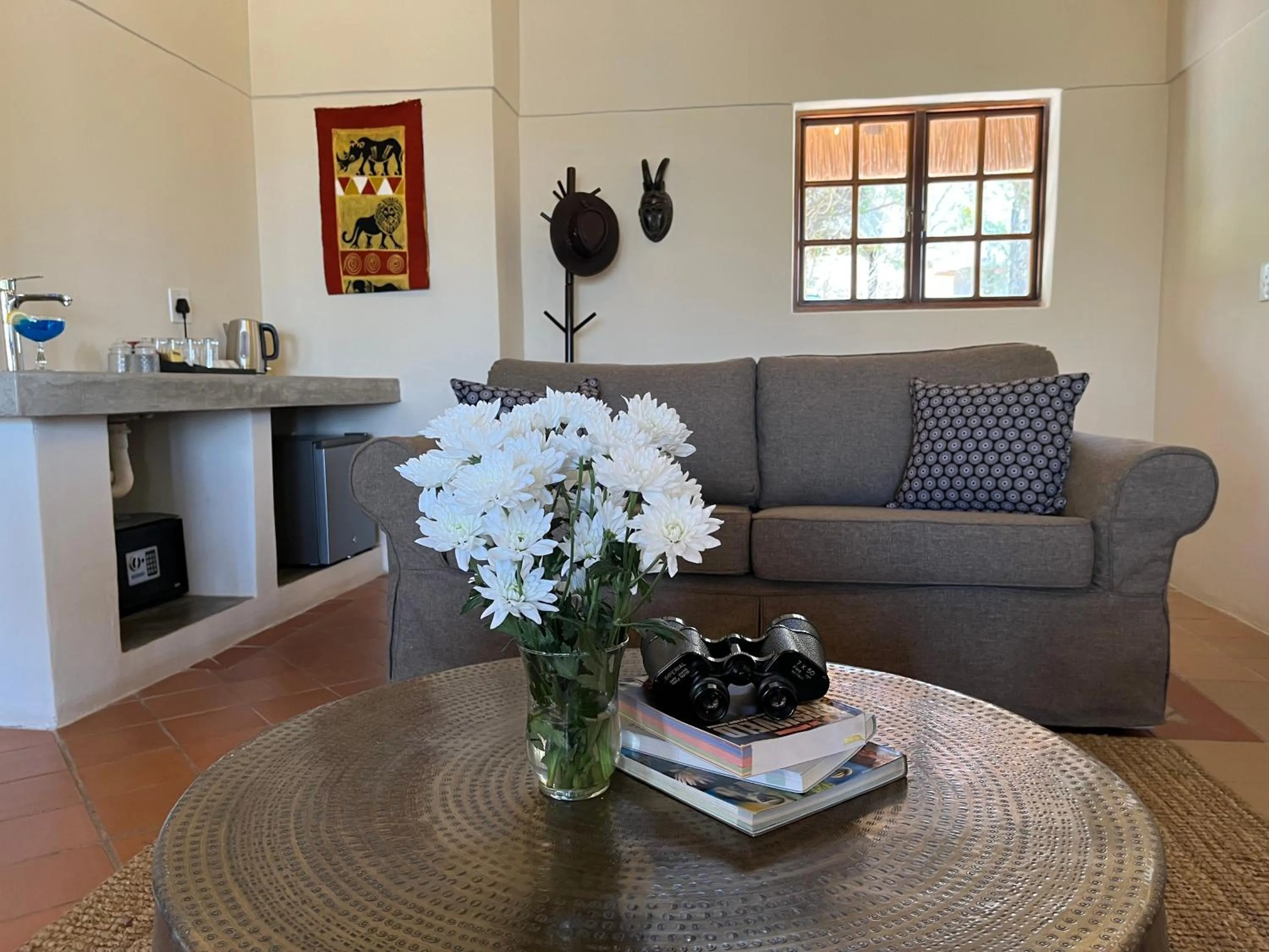 Living room in MILIMA Big 5 Safari Lodge